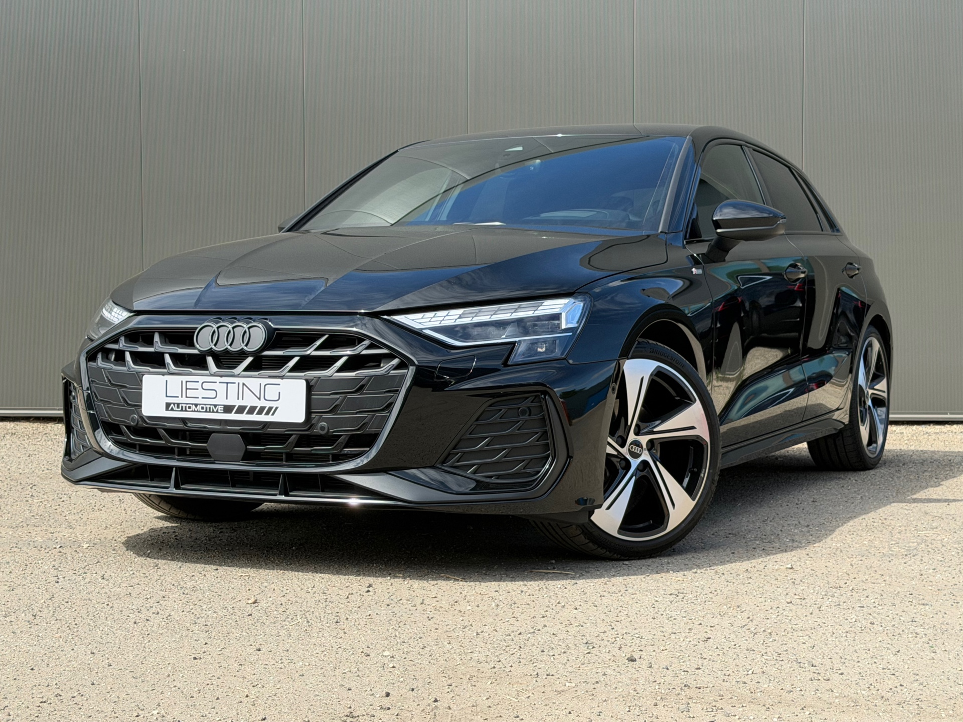 Audi A3 Sportback 35 TFSI S Edition Sonos Carplay ACC Camera 2025 - voorkant