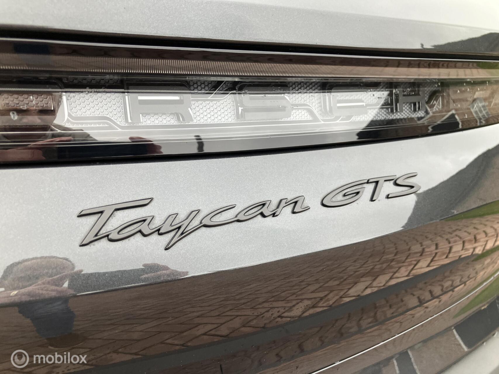 Foto van Porsche Taycan GTS