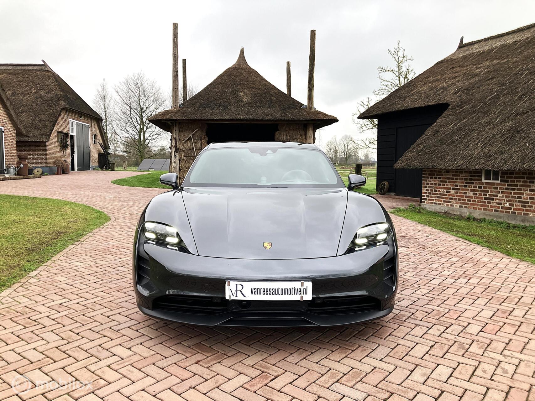Foto van Porsche Taycan GTS