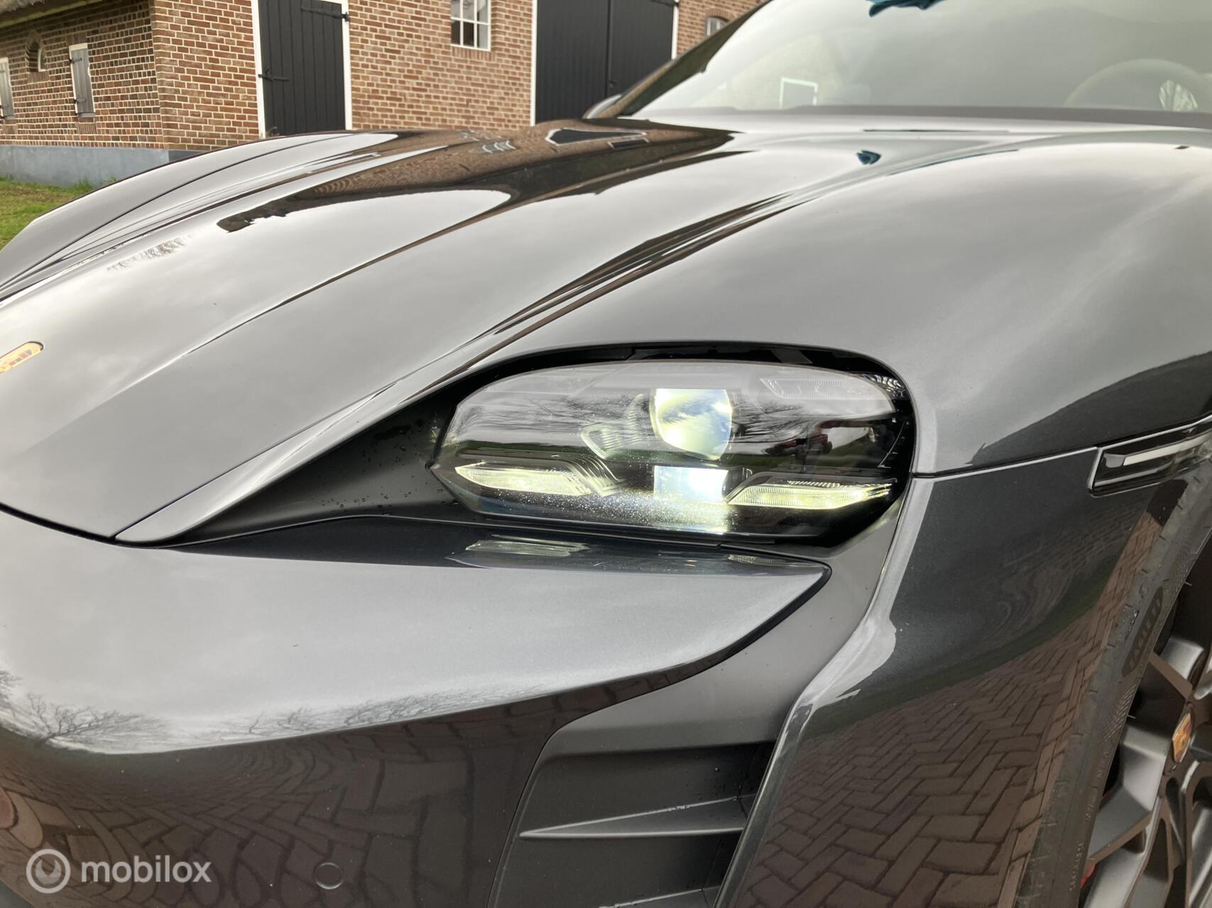 Foto van Porsche Taycan GTS
