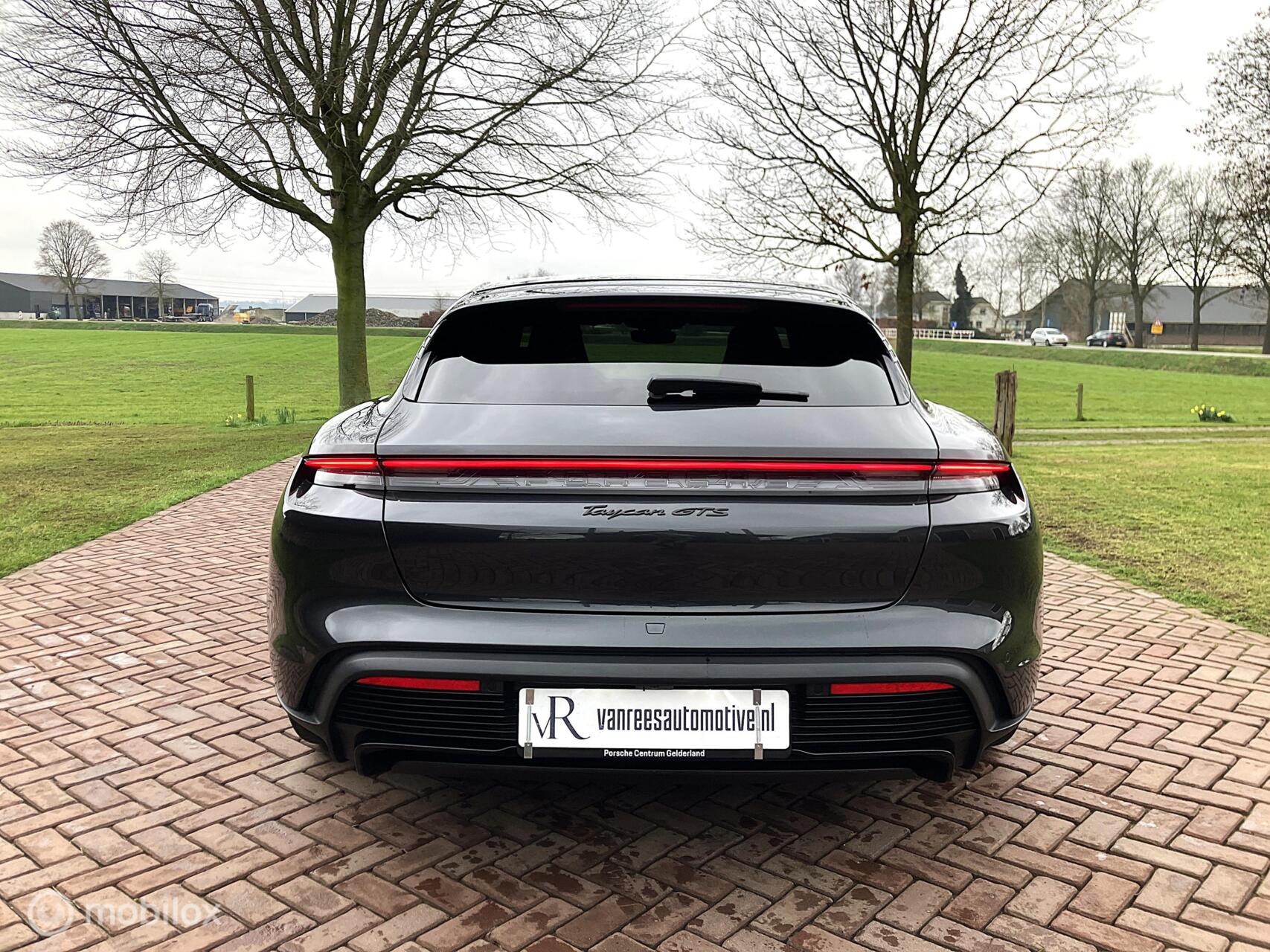 Foto van Porsche Taycan GTS
