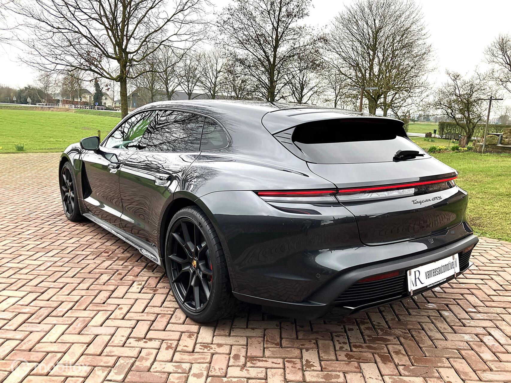 Foto van Porsche Taycan GTS