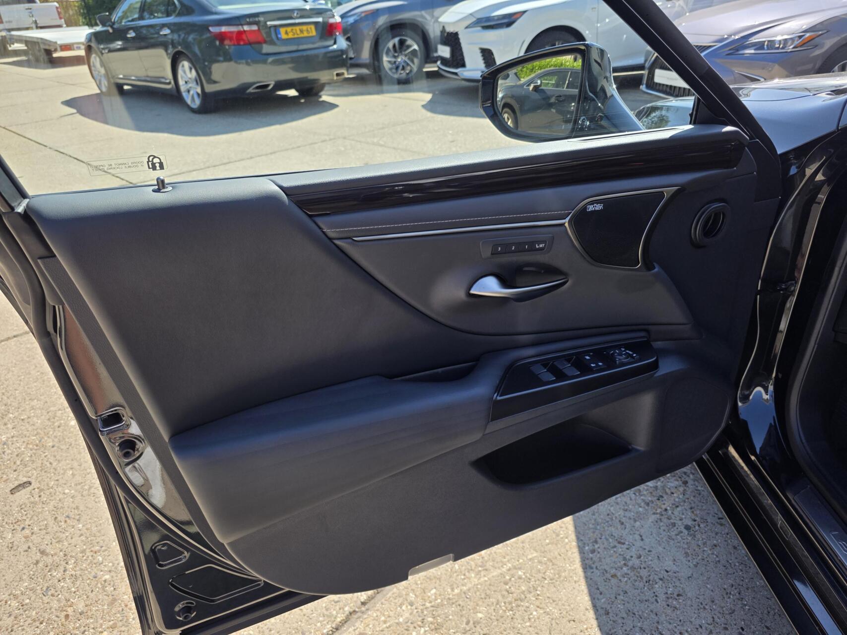 Foto van Lexus Lexus Es300h