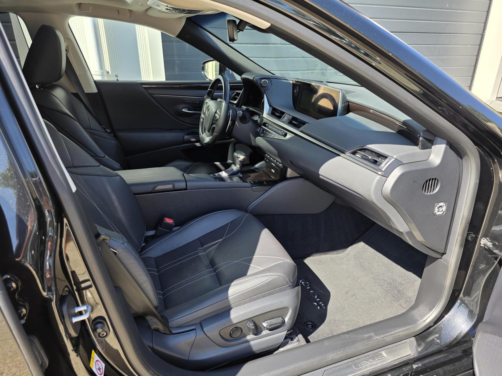 Foto van Lexus Lexus Es300h
