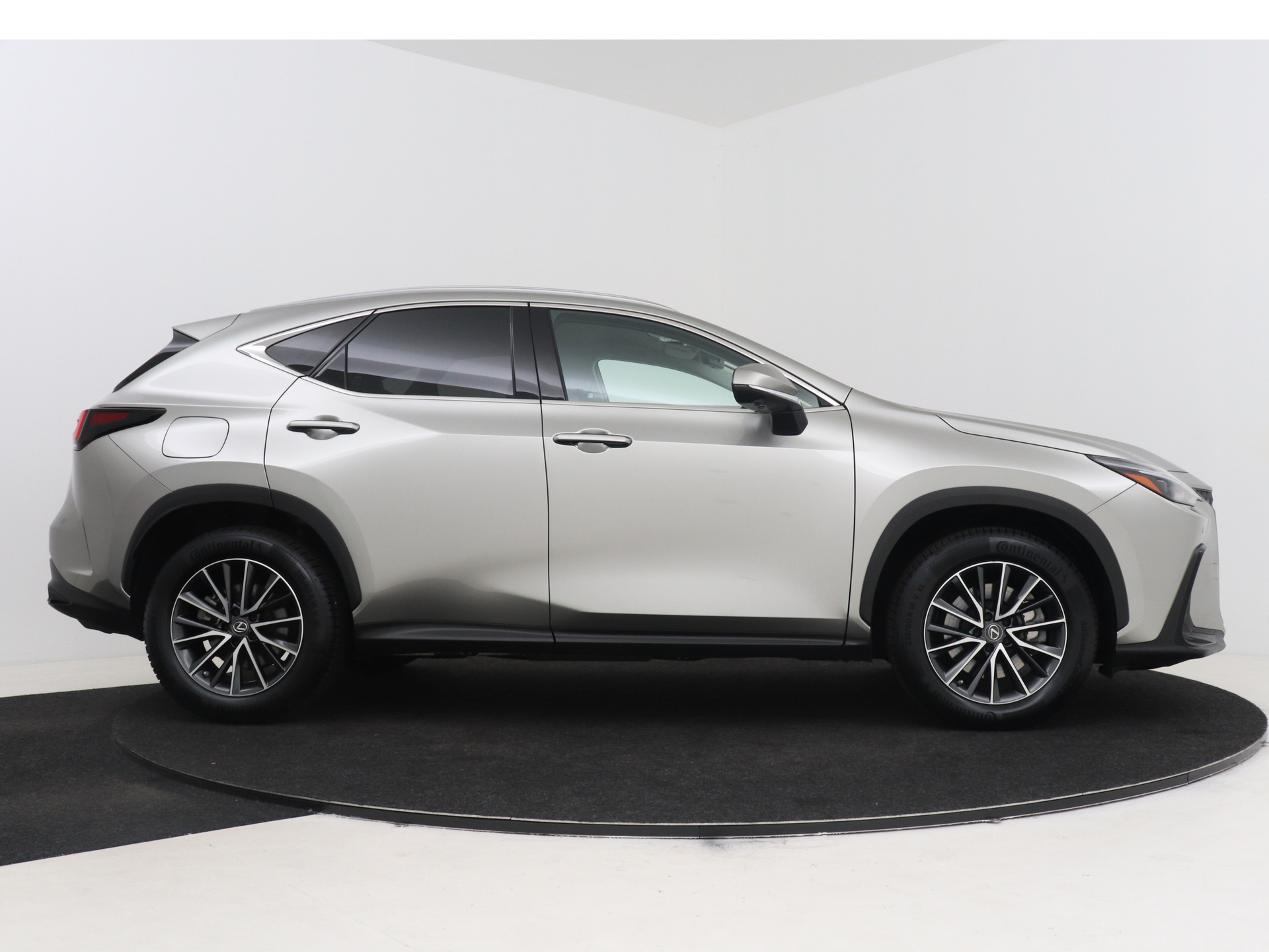 Foto van Lexus Lexus Nx450h+