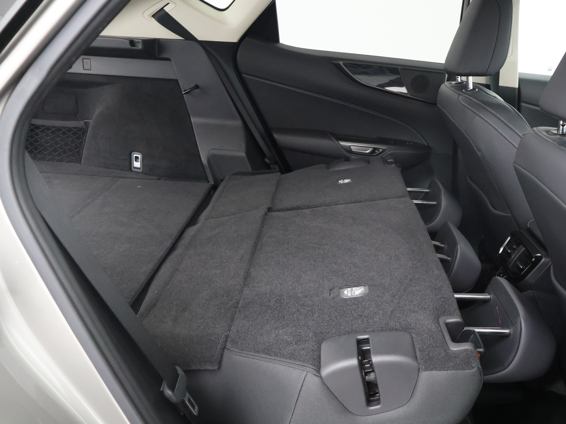 Foto van Lexus Lexus Nx450h+