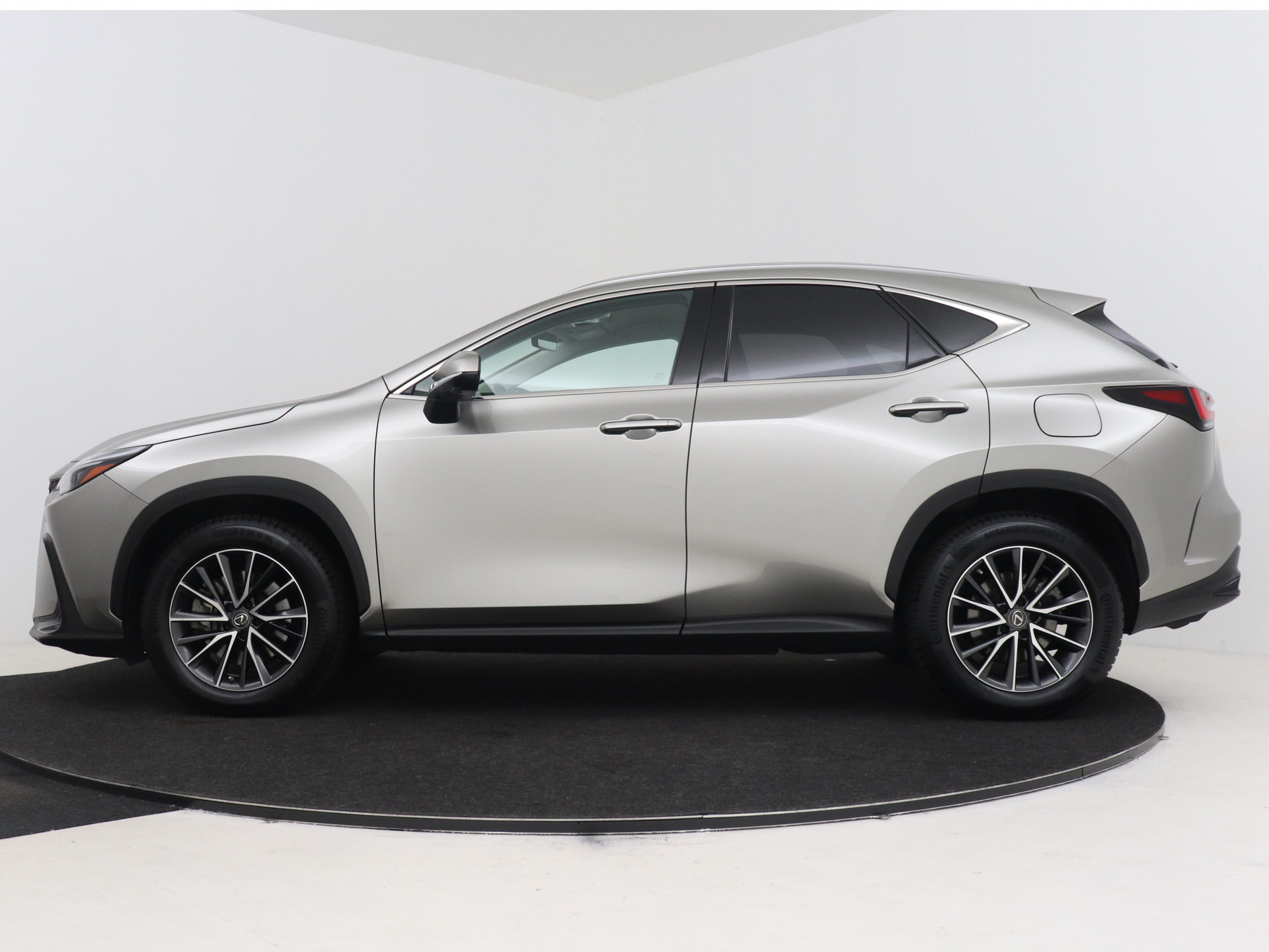 Foto van Lexus Lexus Nx450h+