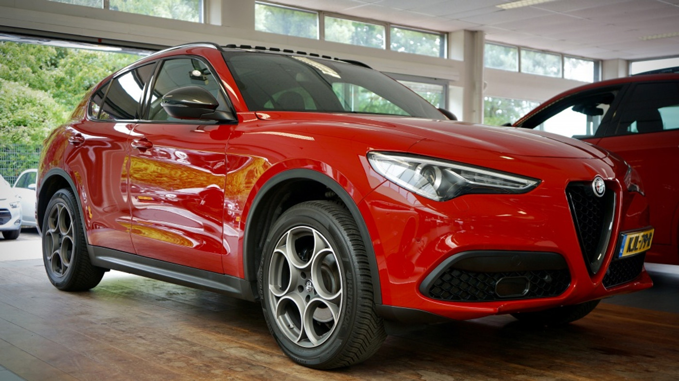 Alfa Romeo Stelvio 2.0 T AWD B-Tech | Flippers | Carplay | Pano | Veloce stoel | 2019 - voorkant