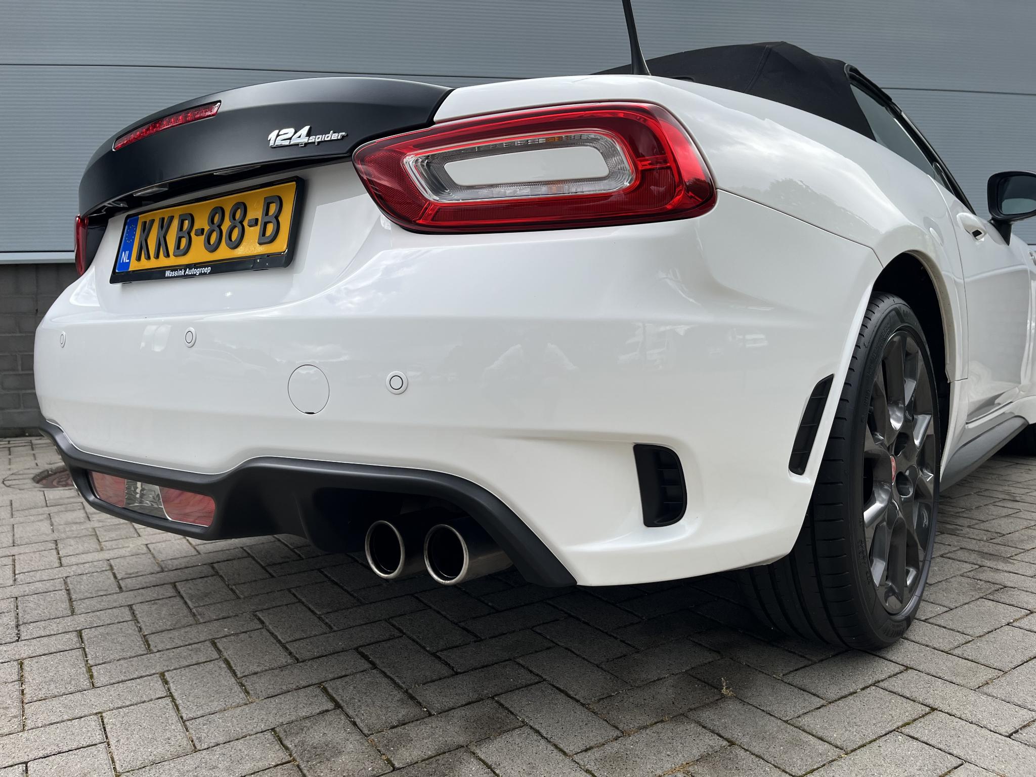 Foto van Fiat Abarth 124 Spider