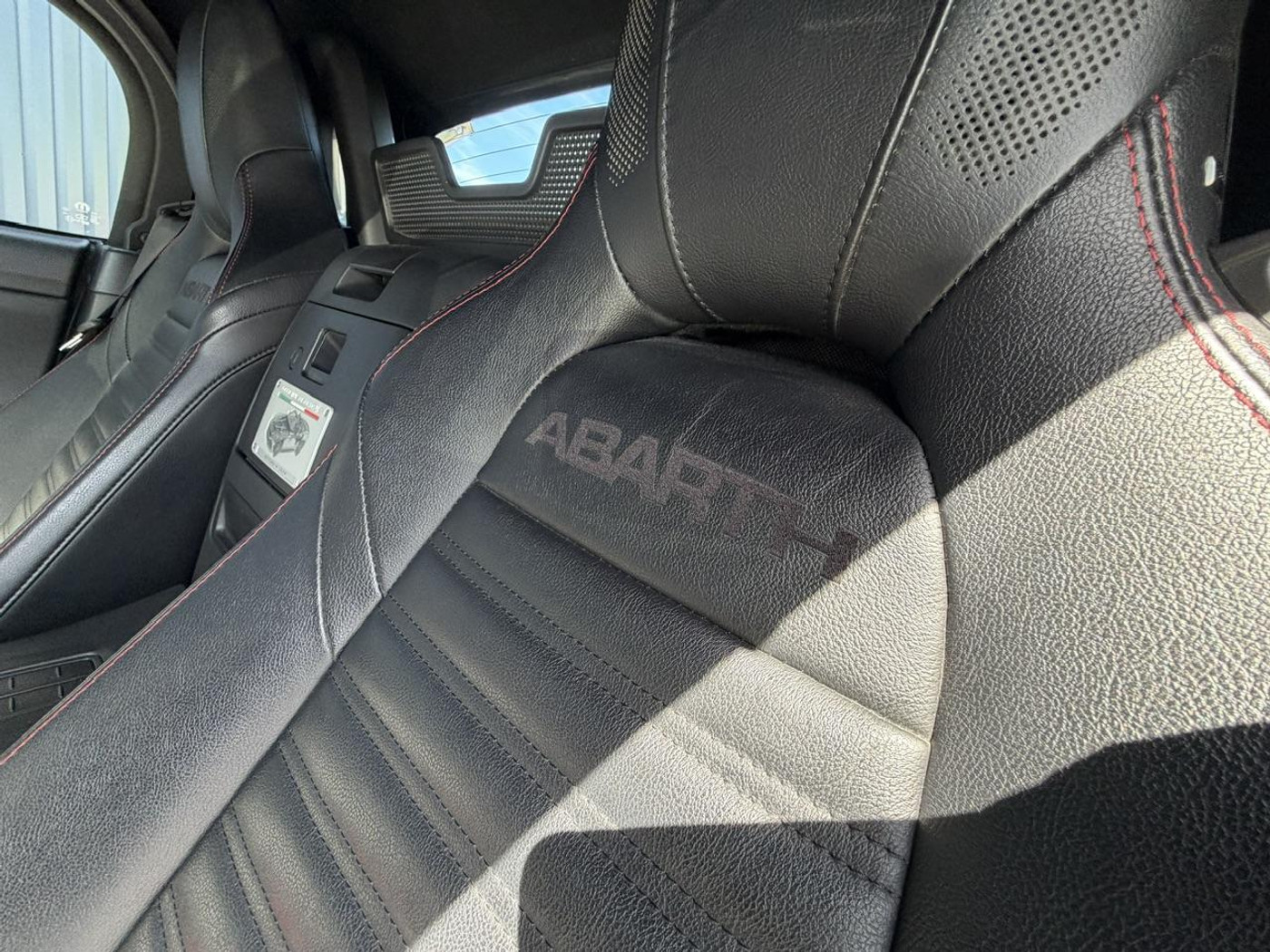 Foto van Fiat Abarth 124 Spider