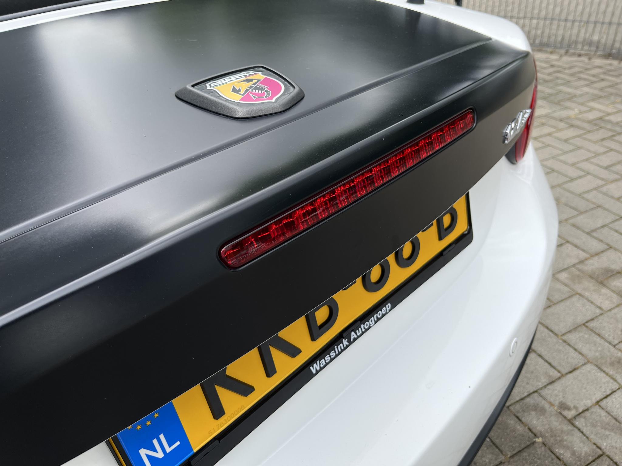 Foto van Fiat Abarth 124 Spider