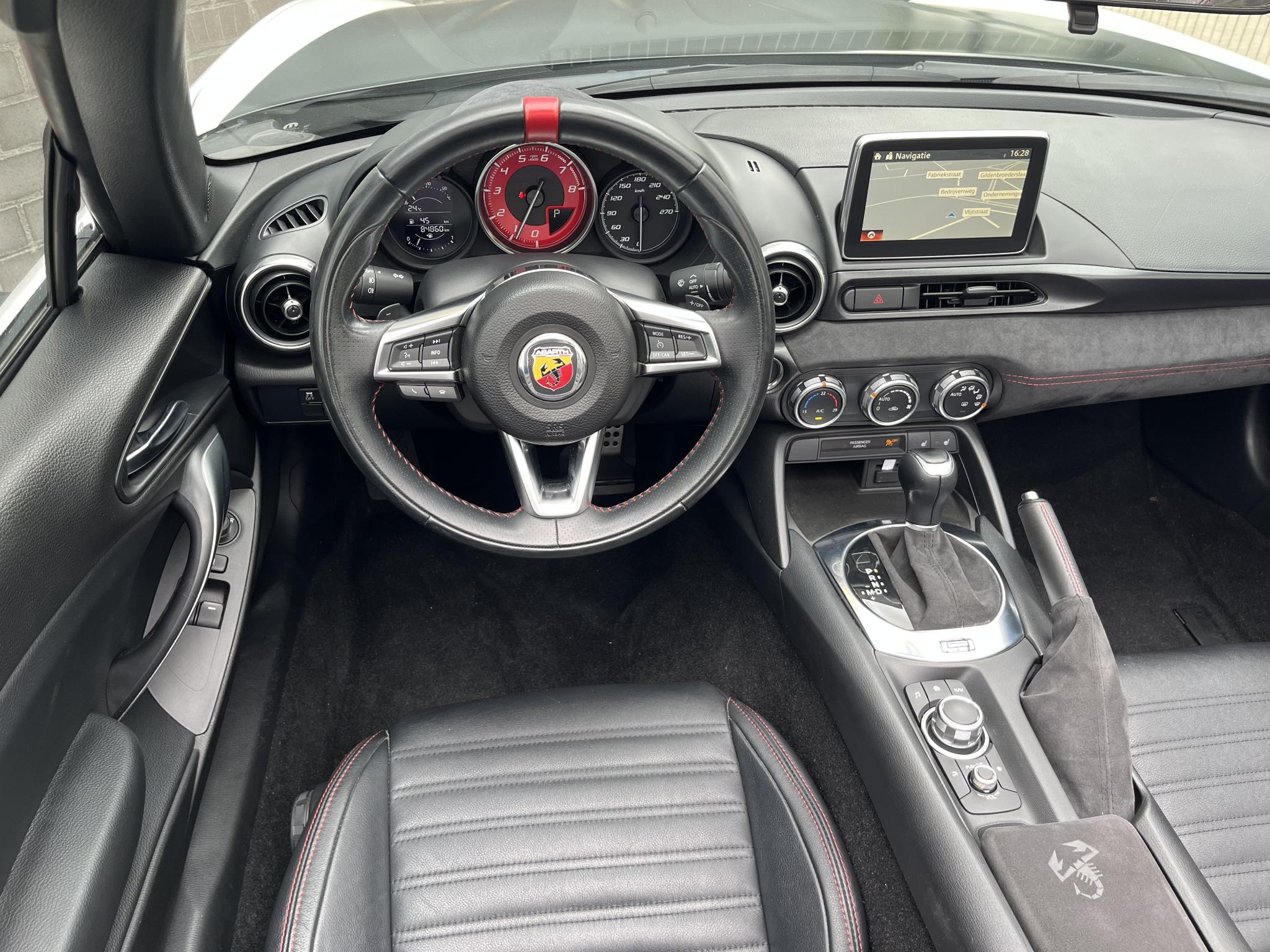 Foto van Fiat Abarth 124 Spider