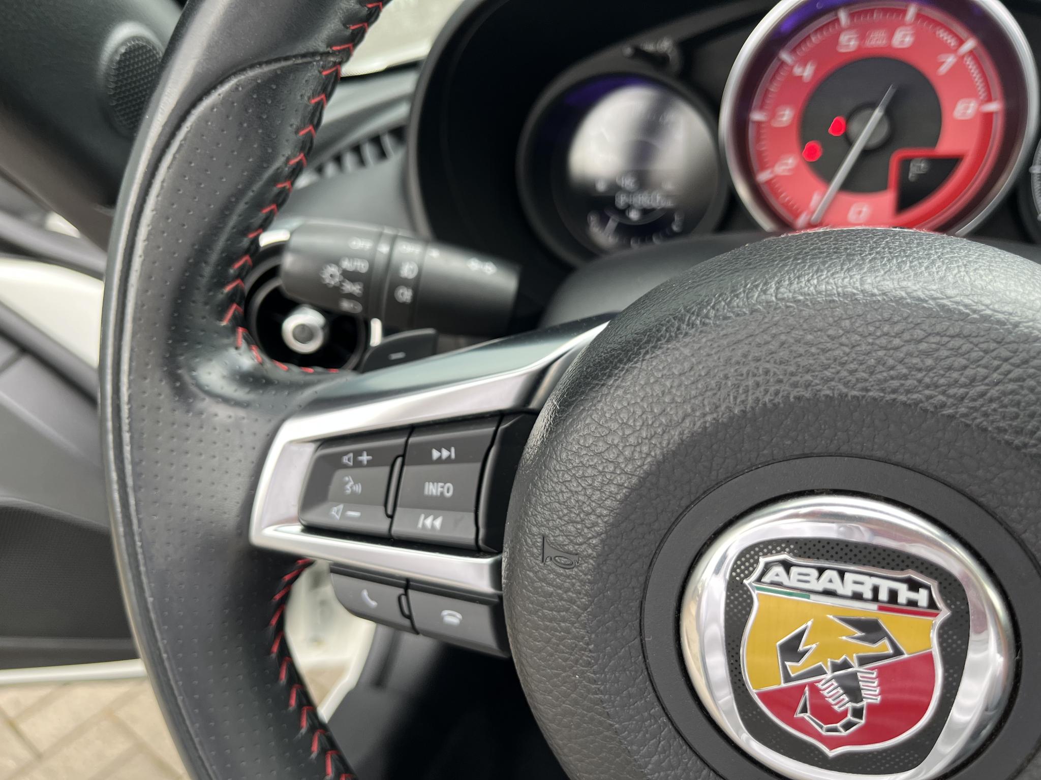 Foto van Fiat Abarth 124 Spider