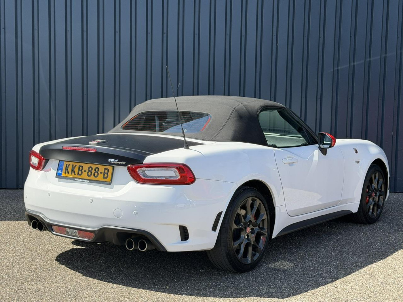 Foto van Fiat Abarth 124 Spider