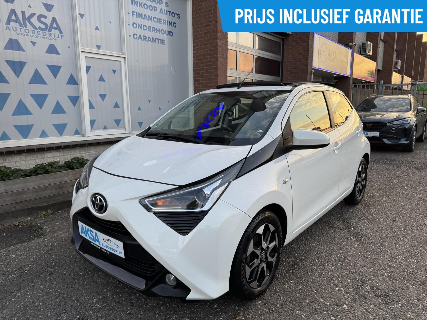 Toyota Aygo 1.0 X-Joy Cabrio Automaat Camera CarPlay Sportvelgen 15 inch Garantie 2021 - voorkant
