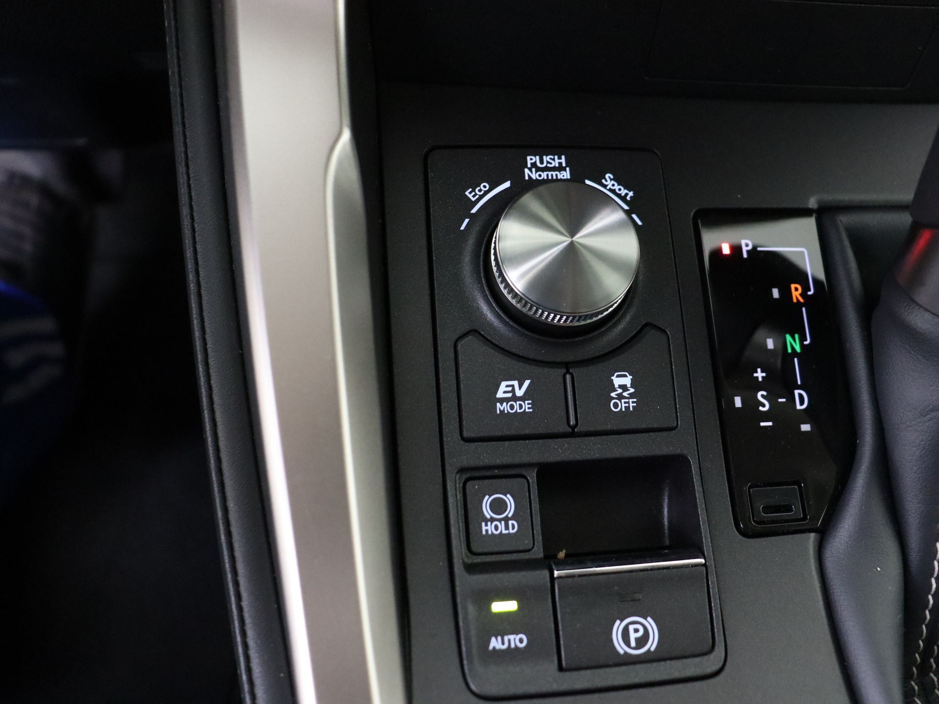 Foto van Lexus Lexus Nx300h