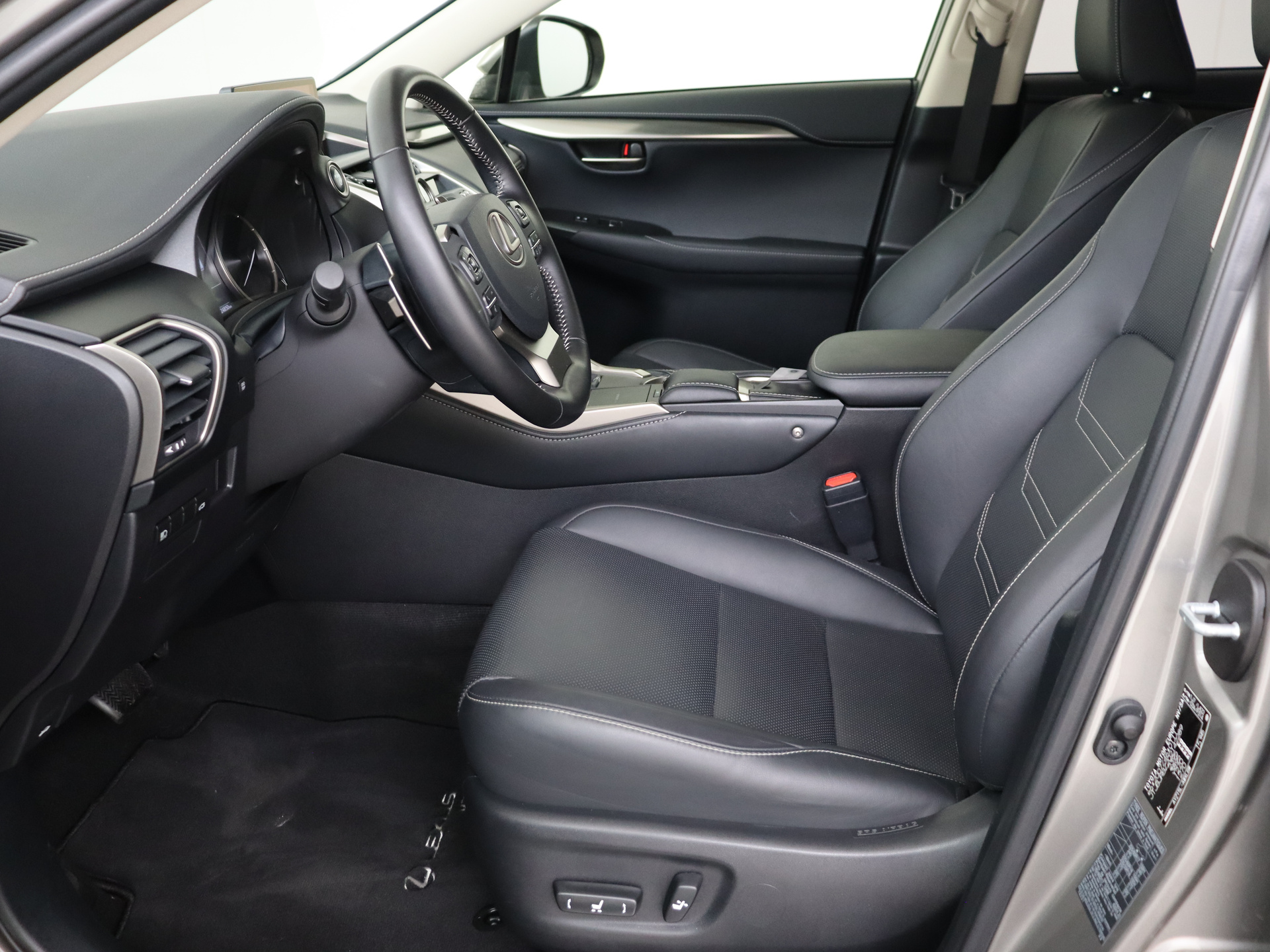 Foto van Lexus Lexus Nx300h