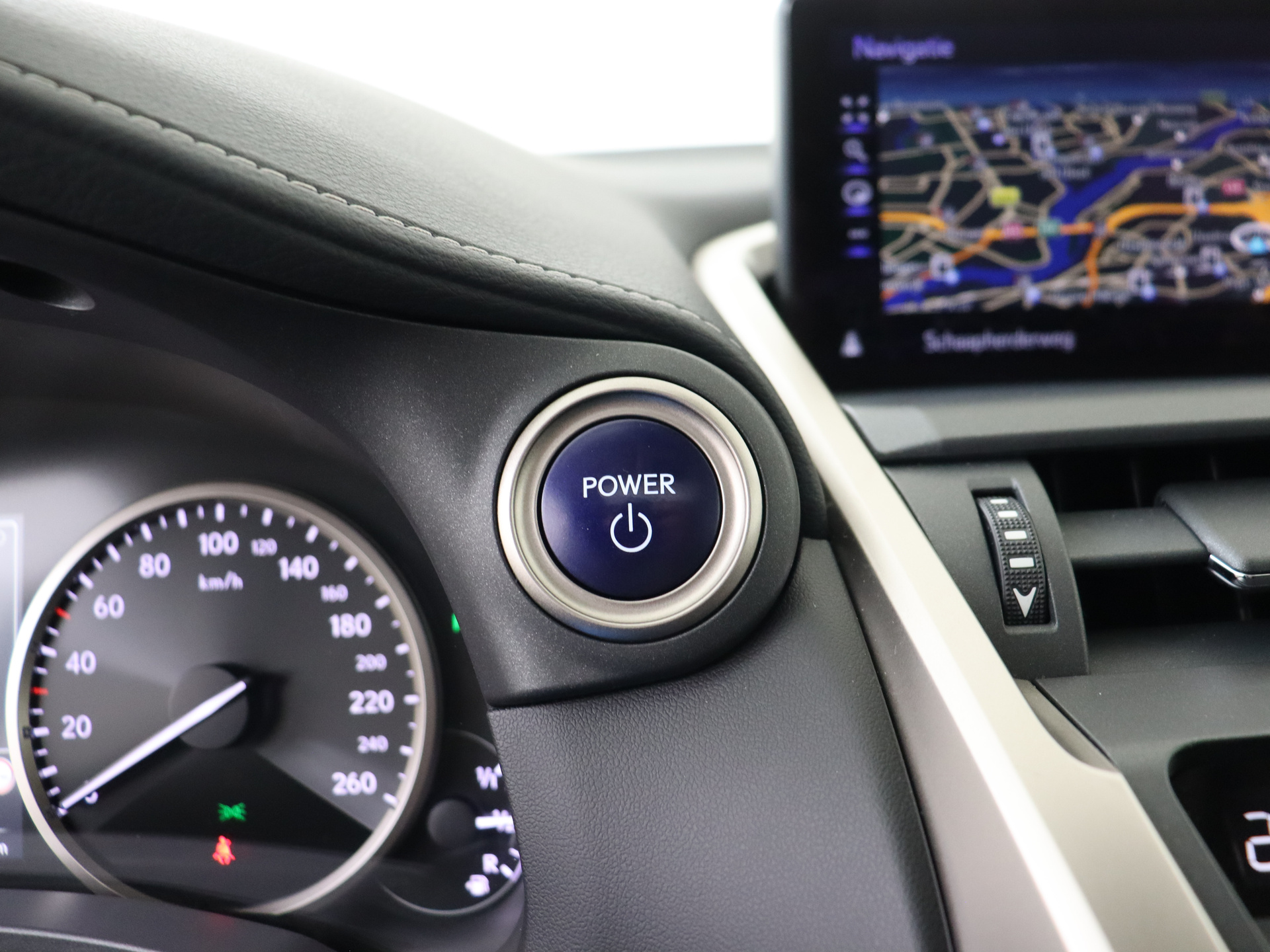 Foto van Lexus Lexus Nx300h