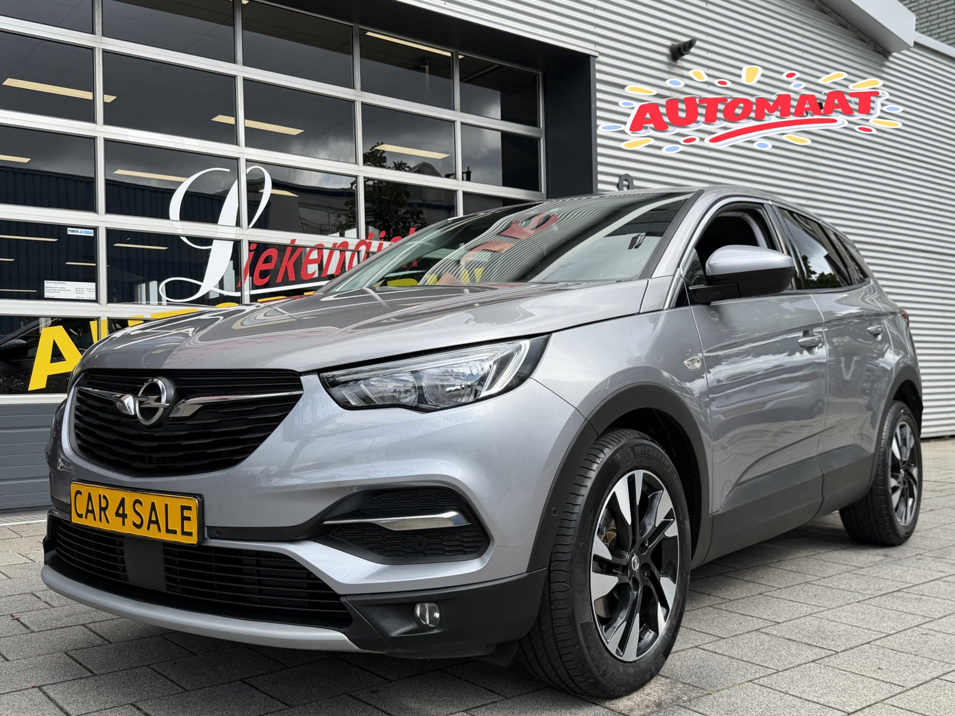 Opel Grandland X 1.2 Turbo Innovation - AUTOMAAT I Navigatie / Apple CarPlay I Airco I LED I PDC I Sport velgen I 2018 - voorkant