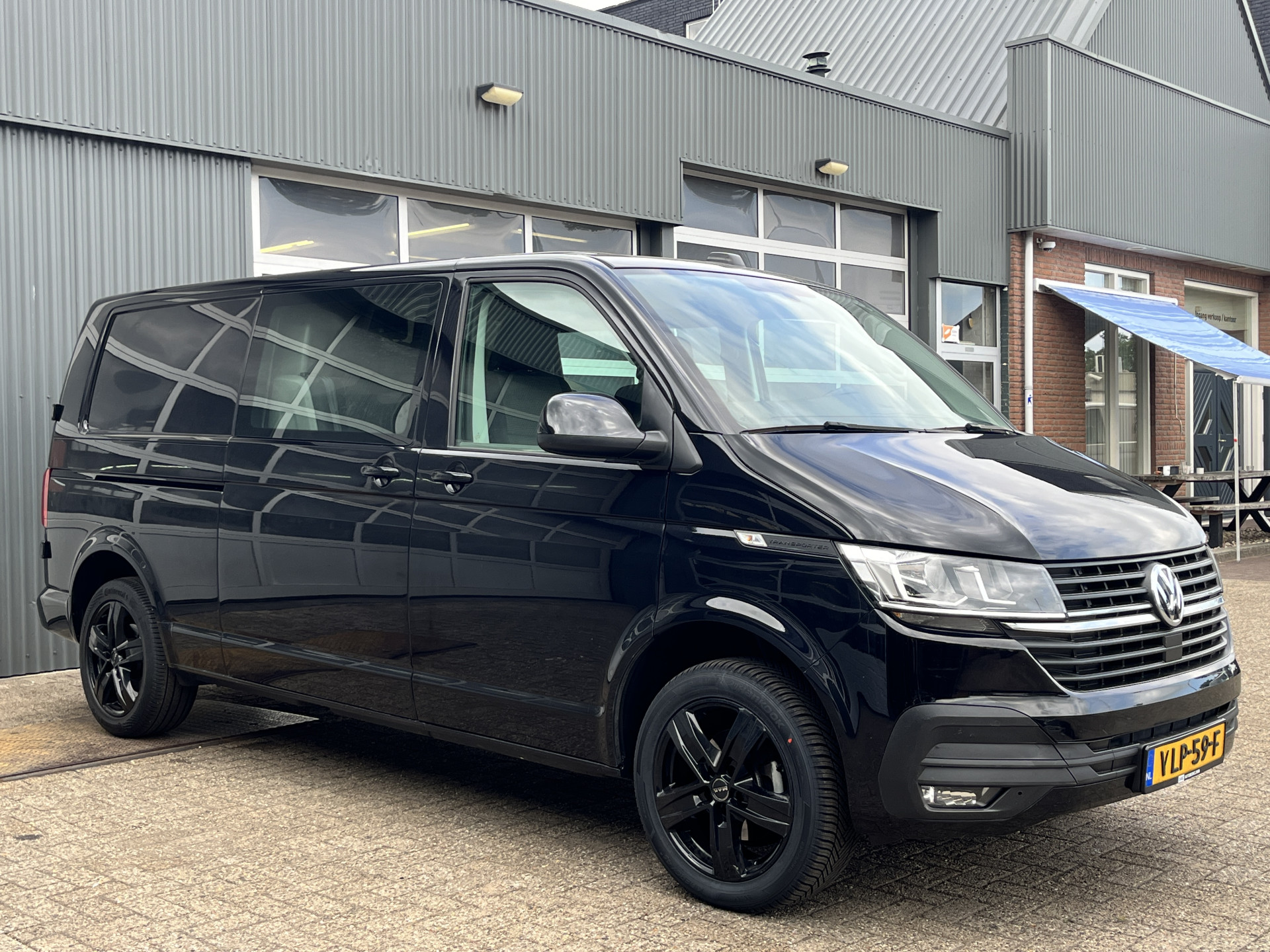 Volkswagen Transporter 2.0 TDI L2H1 DC 2021 - voorkant