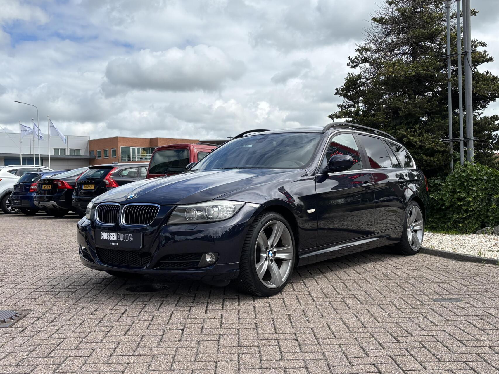 BMW 3er Reihe 325i LCI, Leer, Xenon, Pano, AUT, APK! 2009 - voorkant