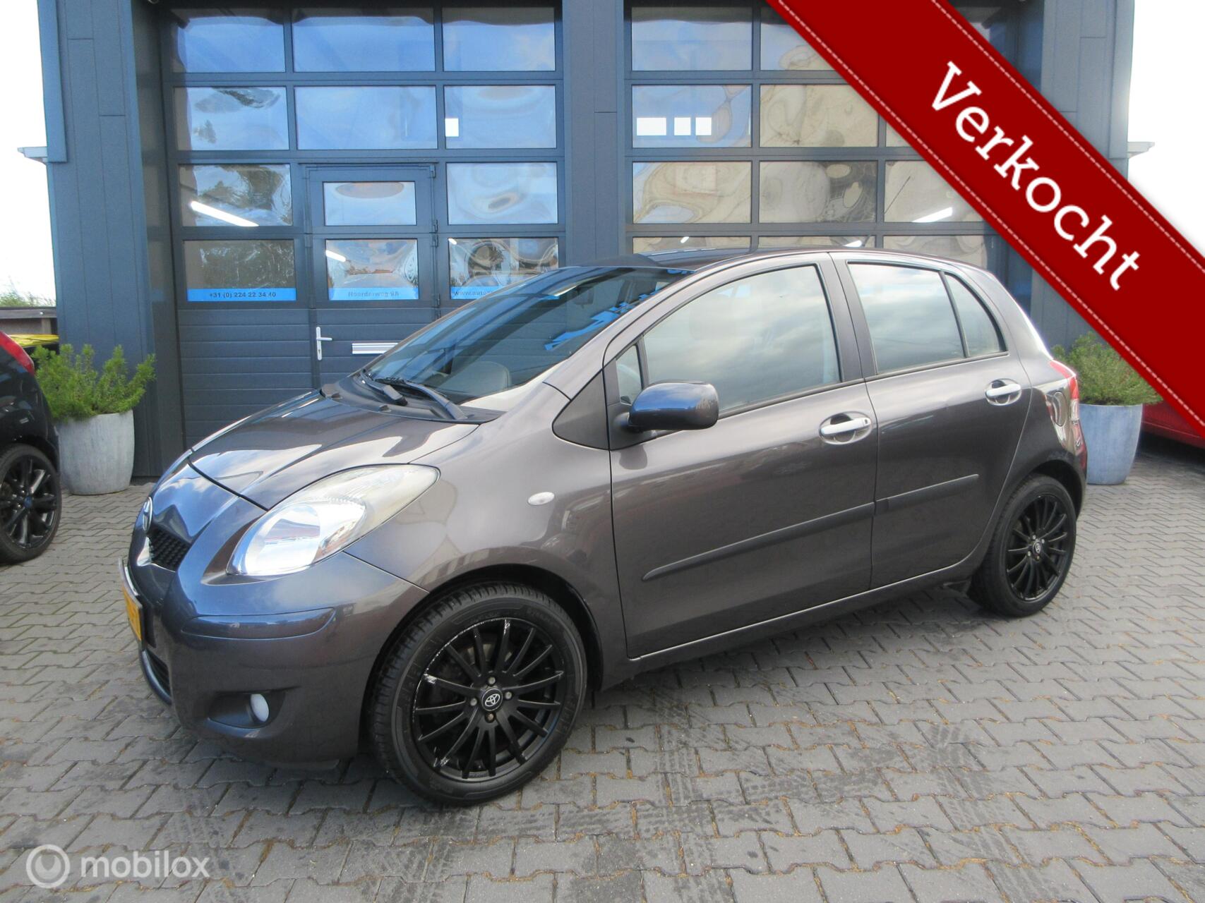 Toyota Toyota Yaris 1.3 VVTi Aspiration 5drs Airco Cruise Trekhaak 2010 - voorkant