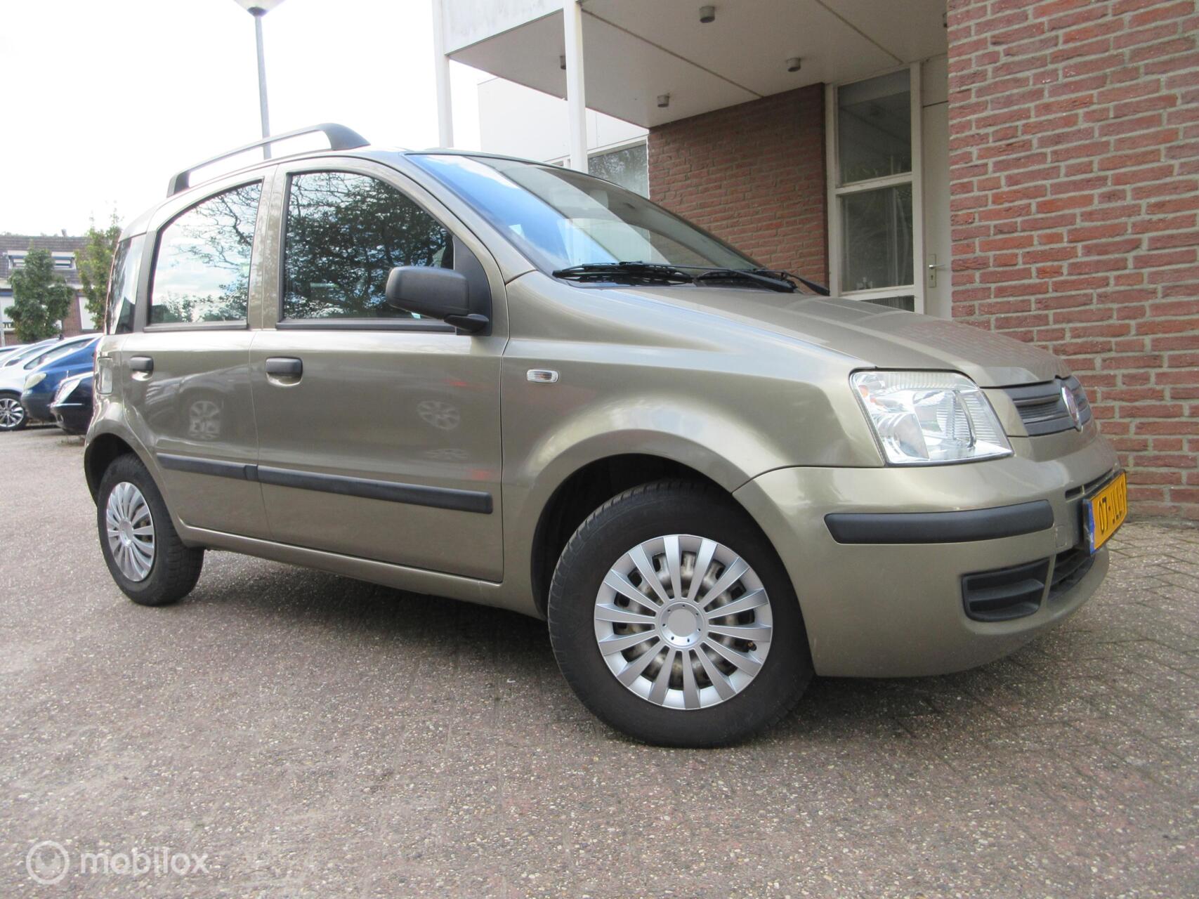 Fiat Fiat Panda 1.2 Sky Automaat 2009 157144 NAP Airco APK nieuw 2009 - voorkant