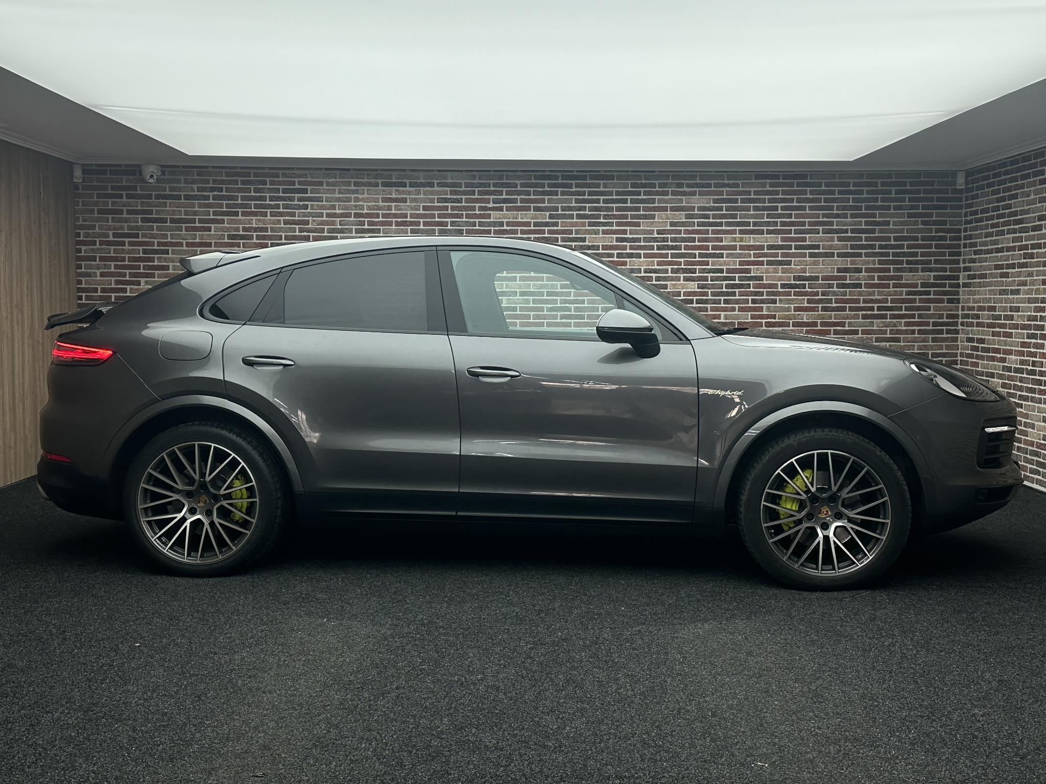 Foto van Porsche Cayenne E-hybrid