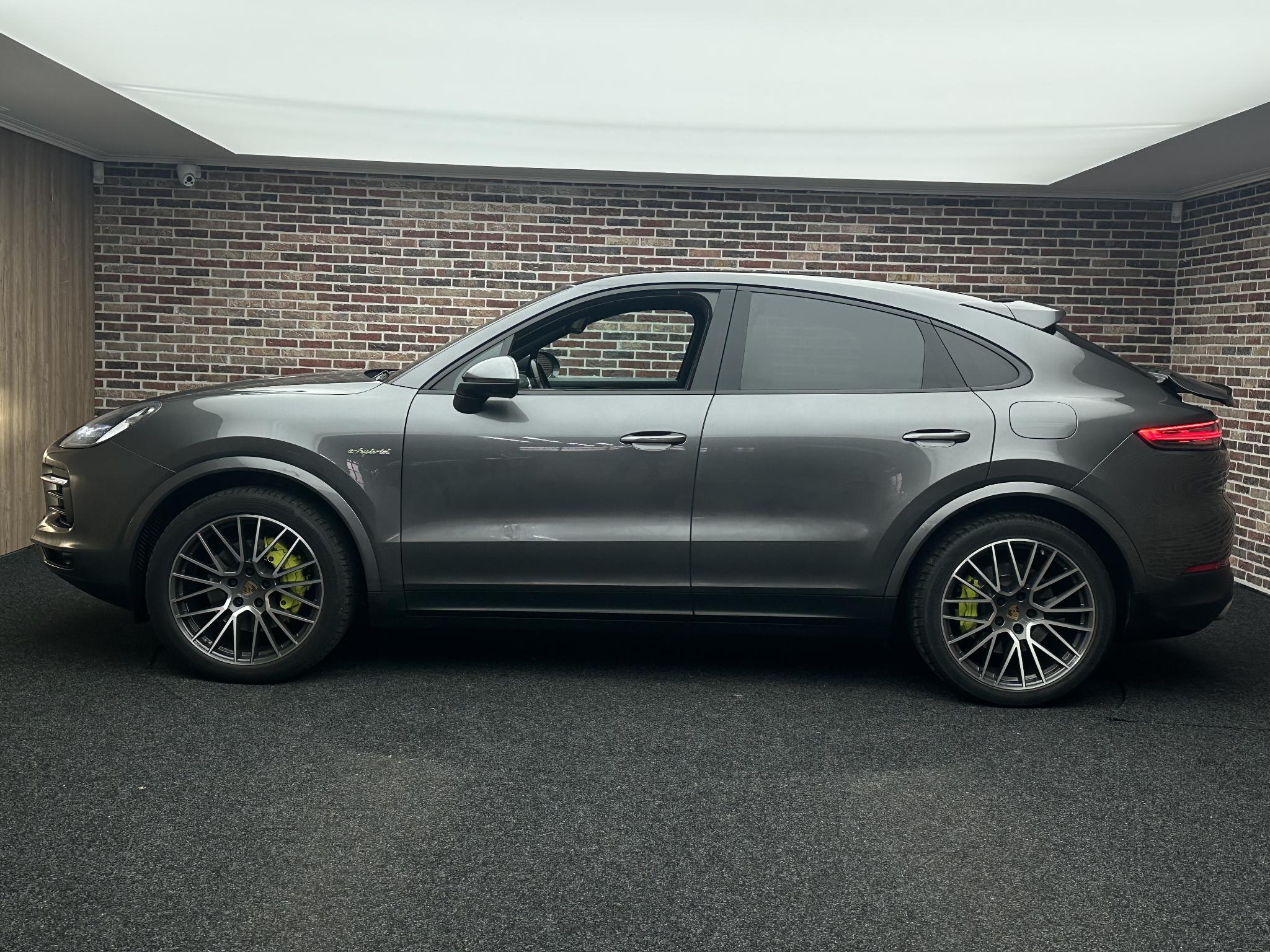 Foto van Porsche Cayenne E-hybrid