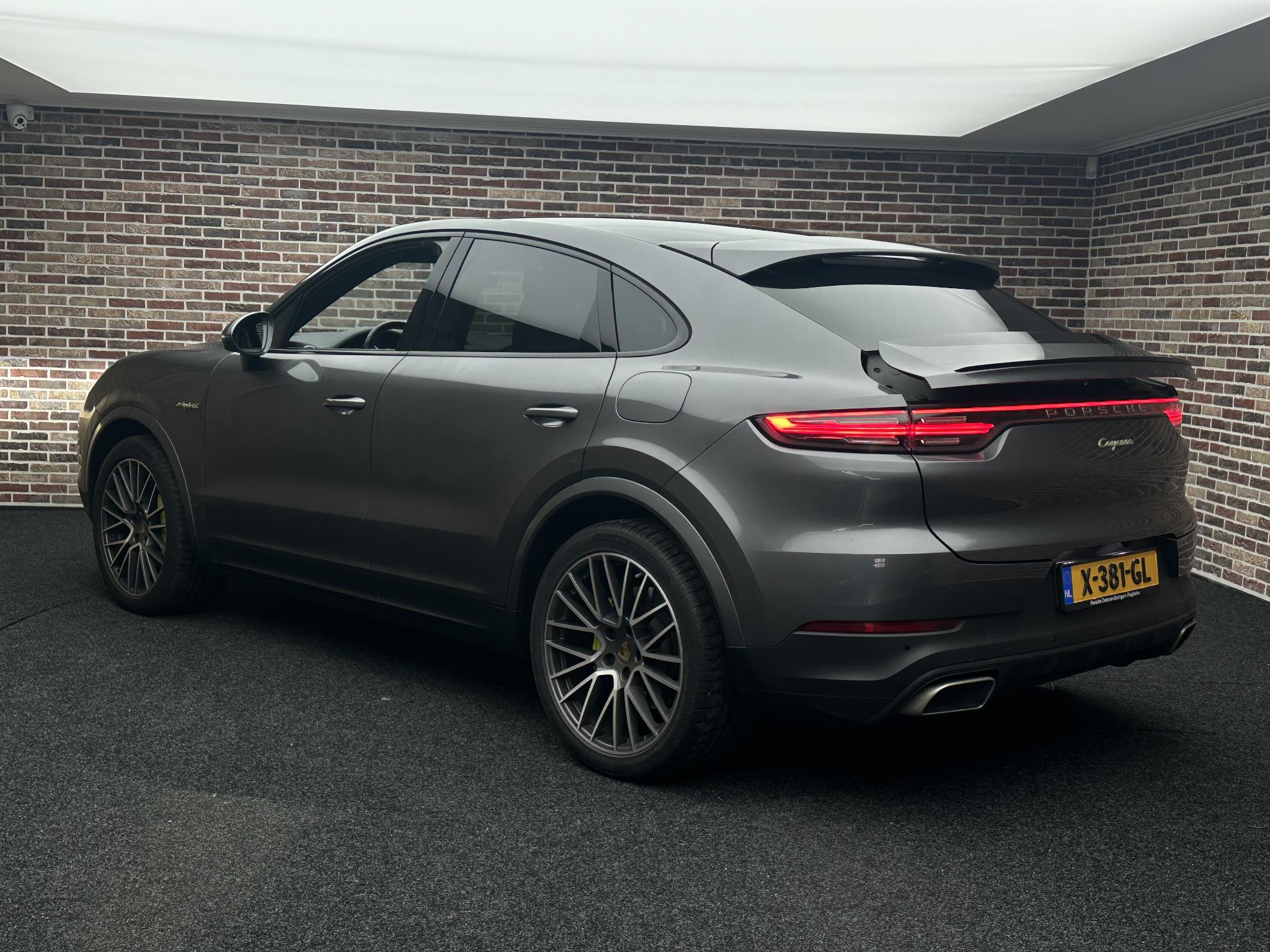 Foto van Porsche Cayenne E-hybrid