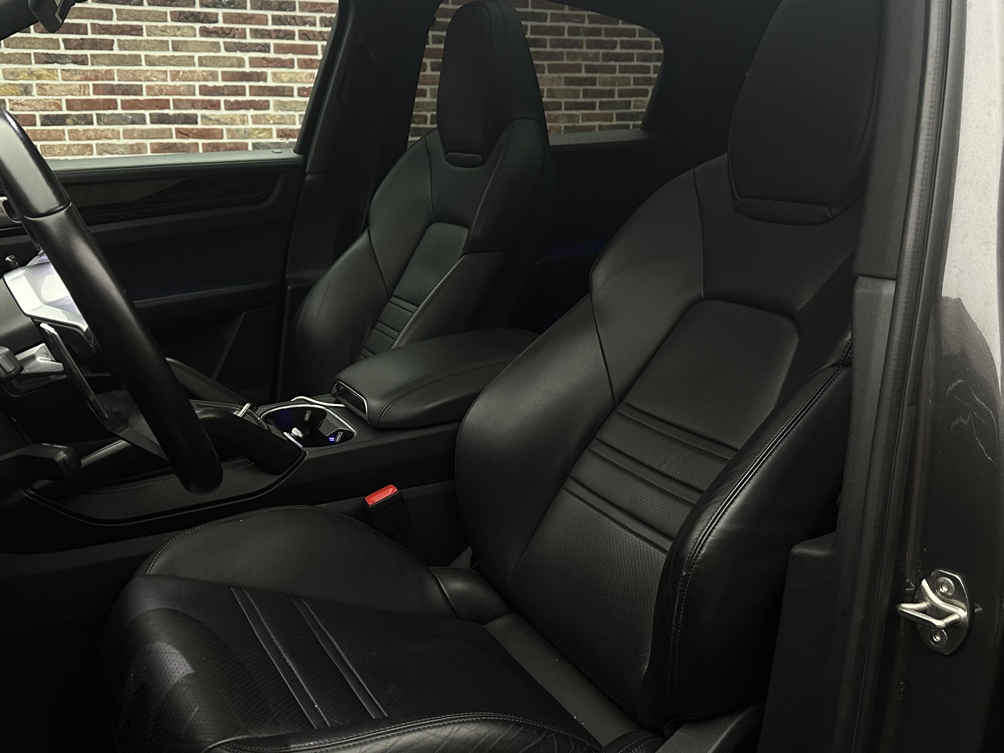 Foto van Porsche Cayenne E-hybrid
