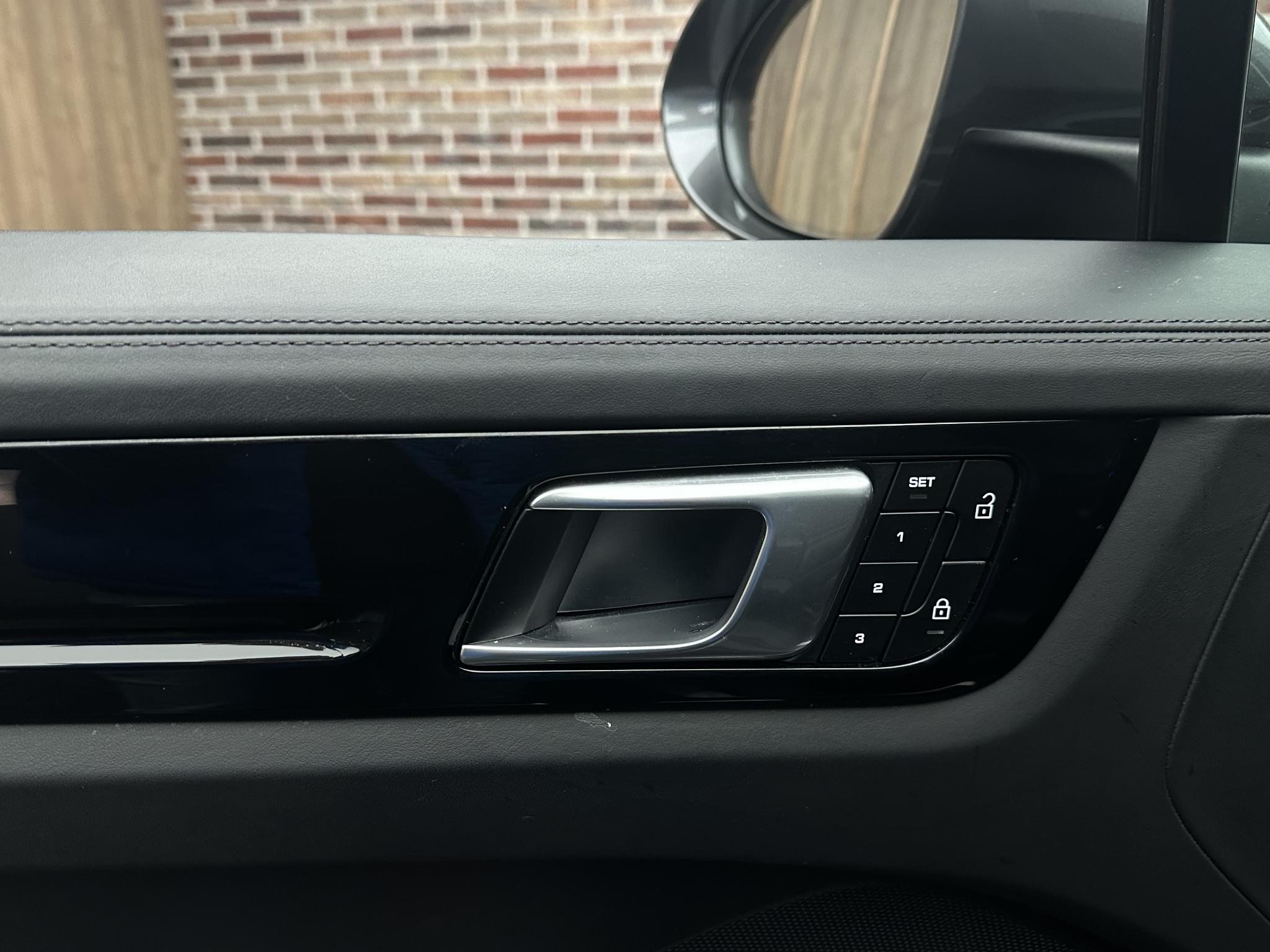 Foto van Porsche Cayenne E-hybrid