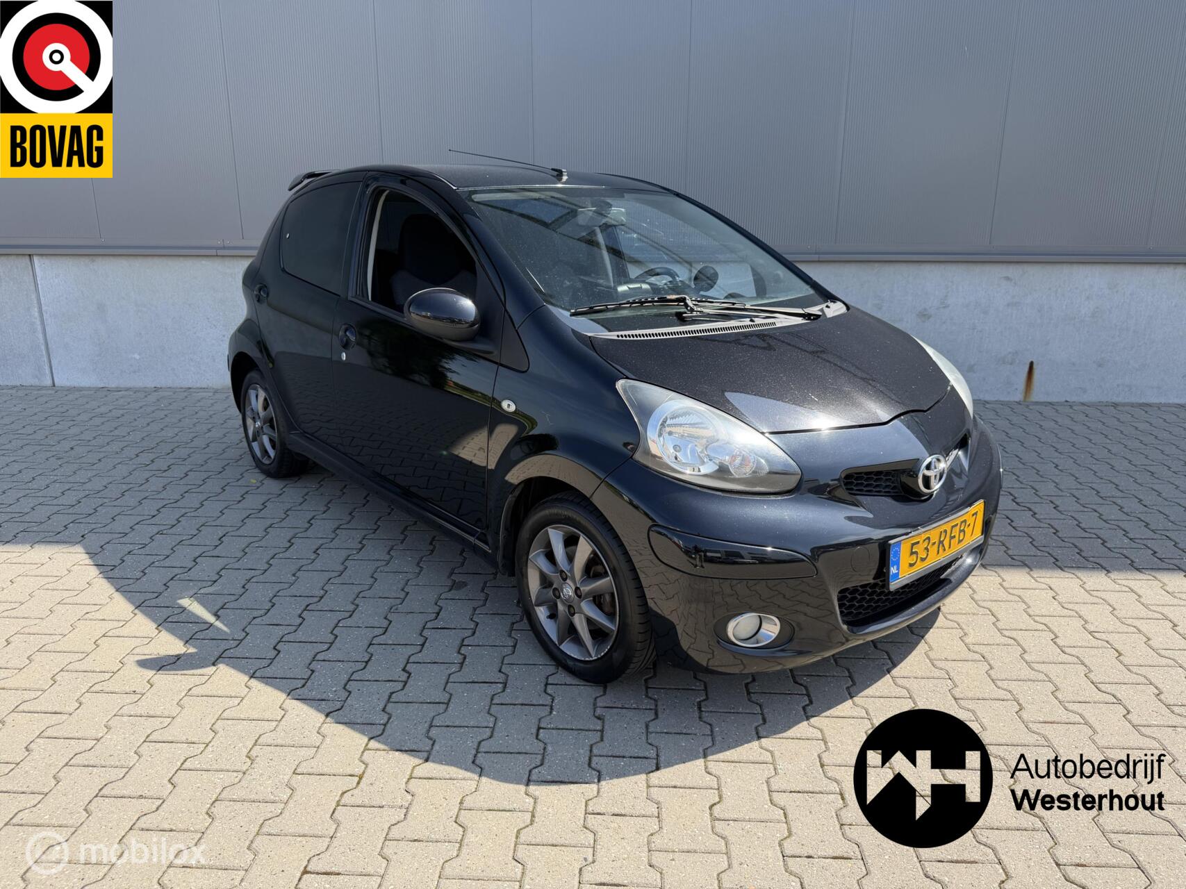Toyota Toyota Aygo 1.0-12V Dynamic Navigator|AIRCO|NAVIGATIE|SPOILER 2011 - voorkant