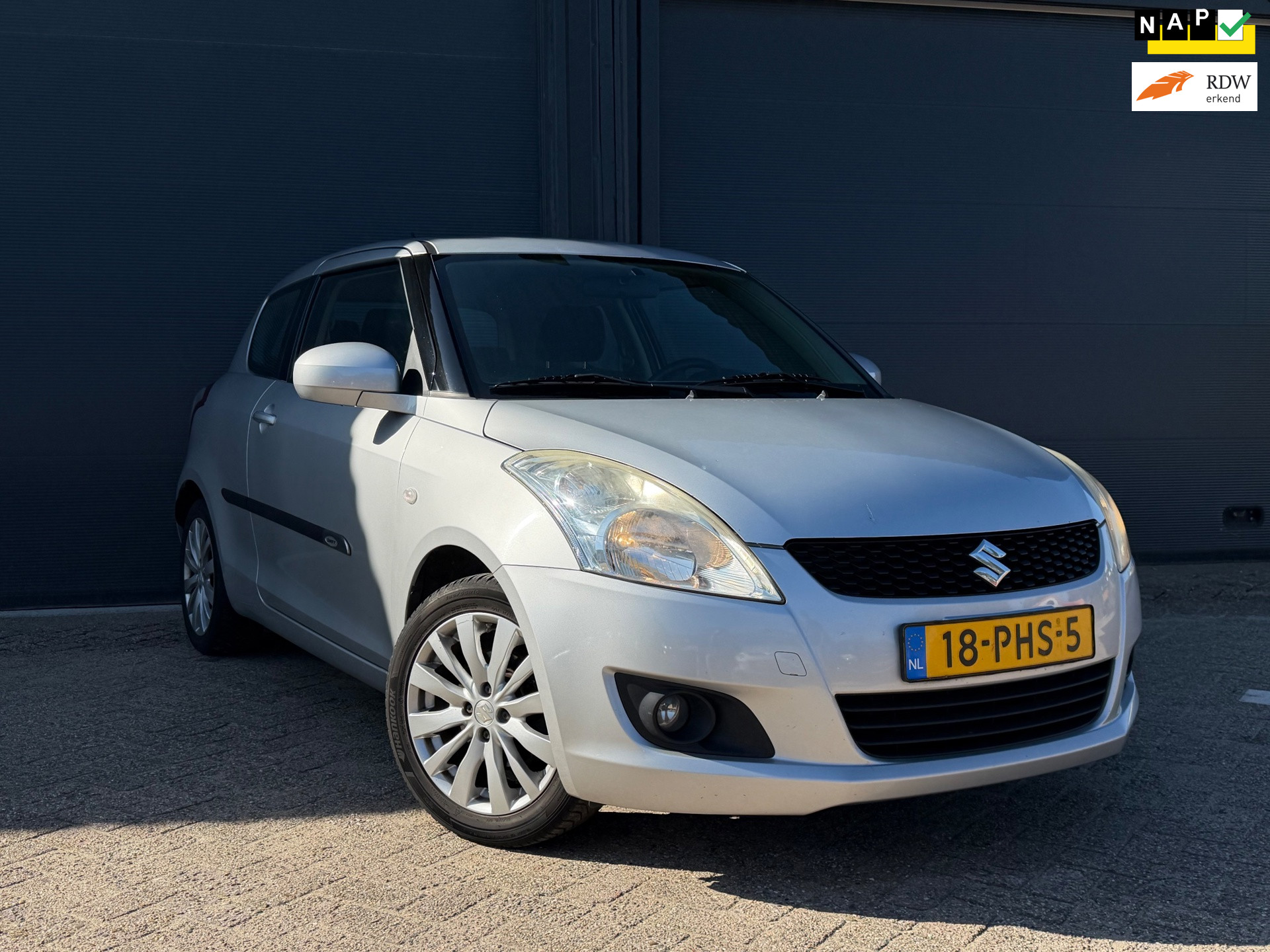 Suzuki Swift 1.2 Exclusive | Keyless | Airco | Stoelverwarming | 2011 - voorkant