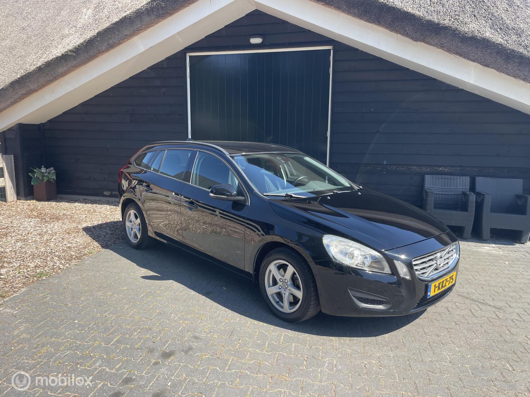 Volvo V60 1.6 T3 Kinetic, Multifunctioneel stuurwiel, Airco 2013 - voorkant