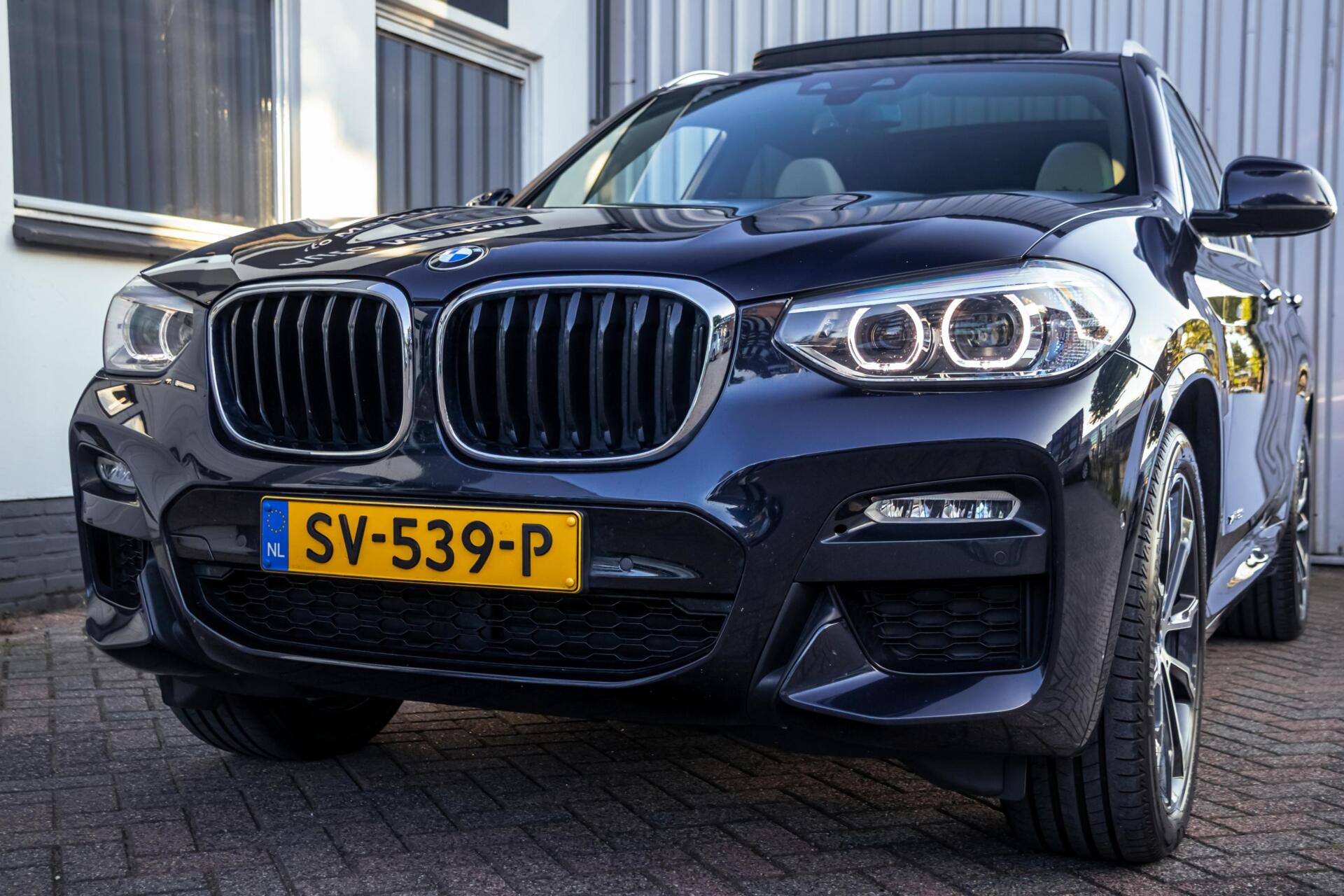 Foto van BMW X3 Xdrive20i