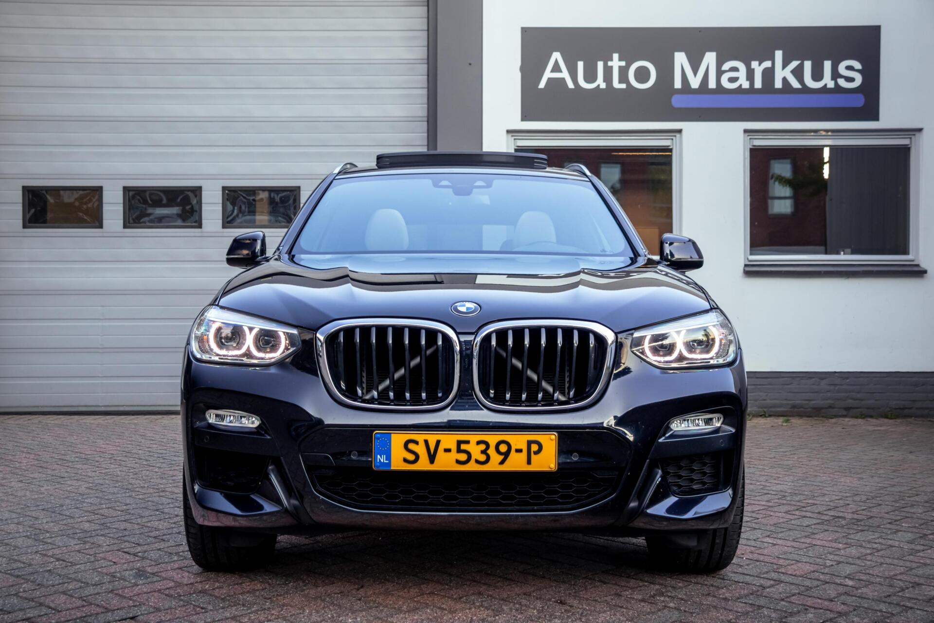Foto van BMW X3 Xdrive20i