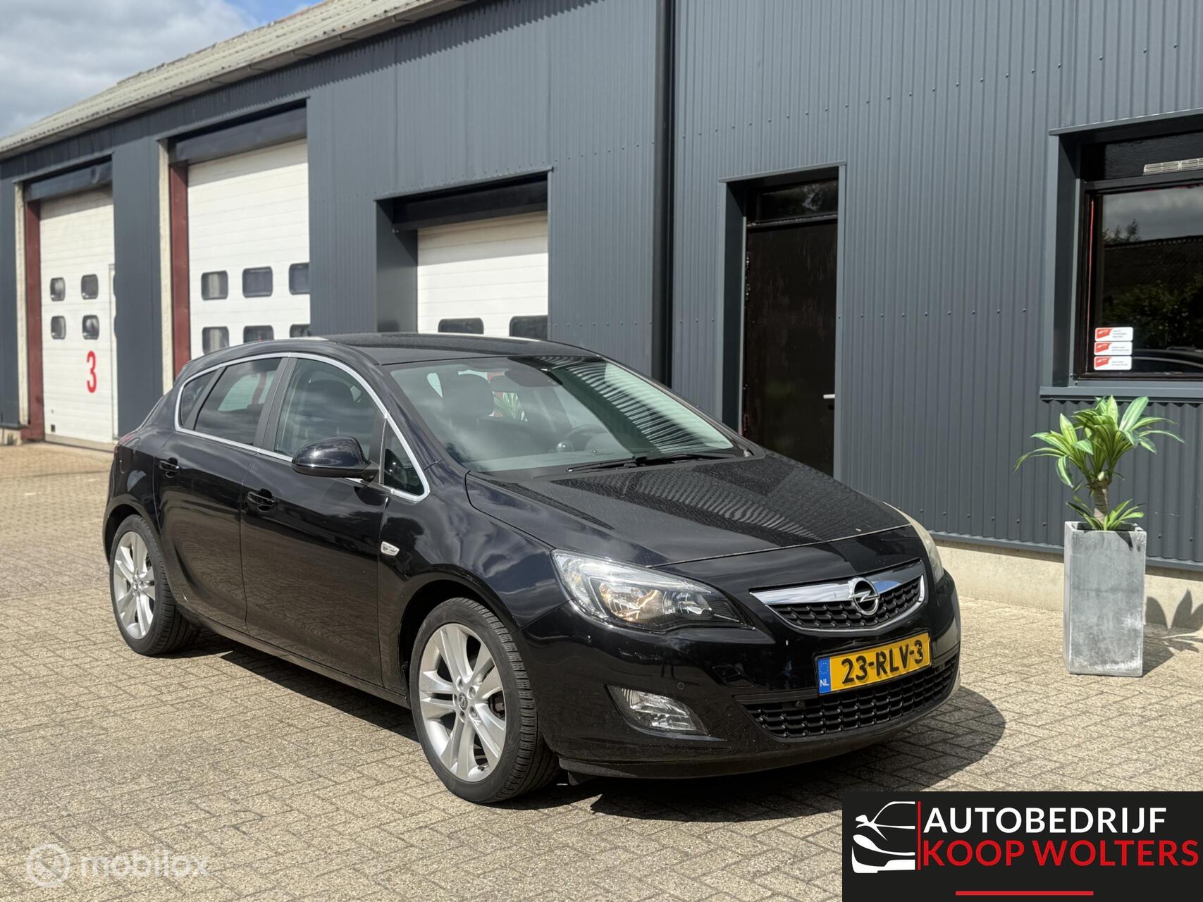Opel Astra 1.4 Turbo GT Clima Navi Trekhaak 2011 - voorkant