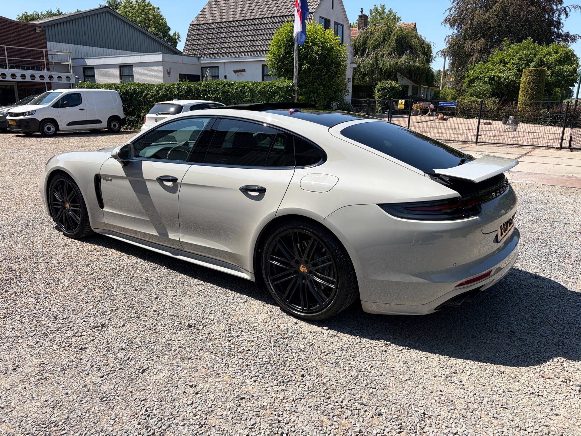 Foto van Porsche Panamera 4 E-hybrid