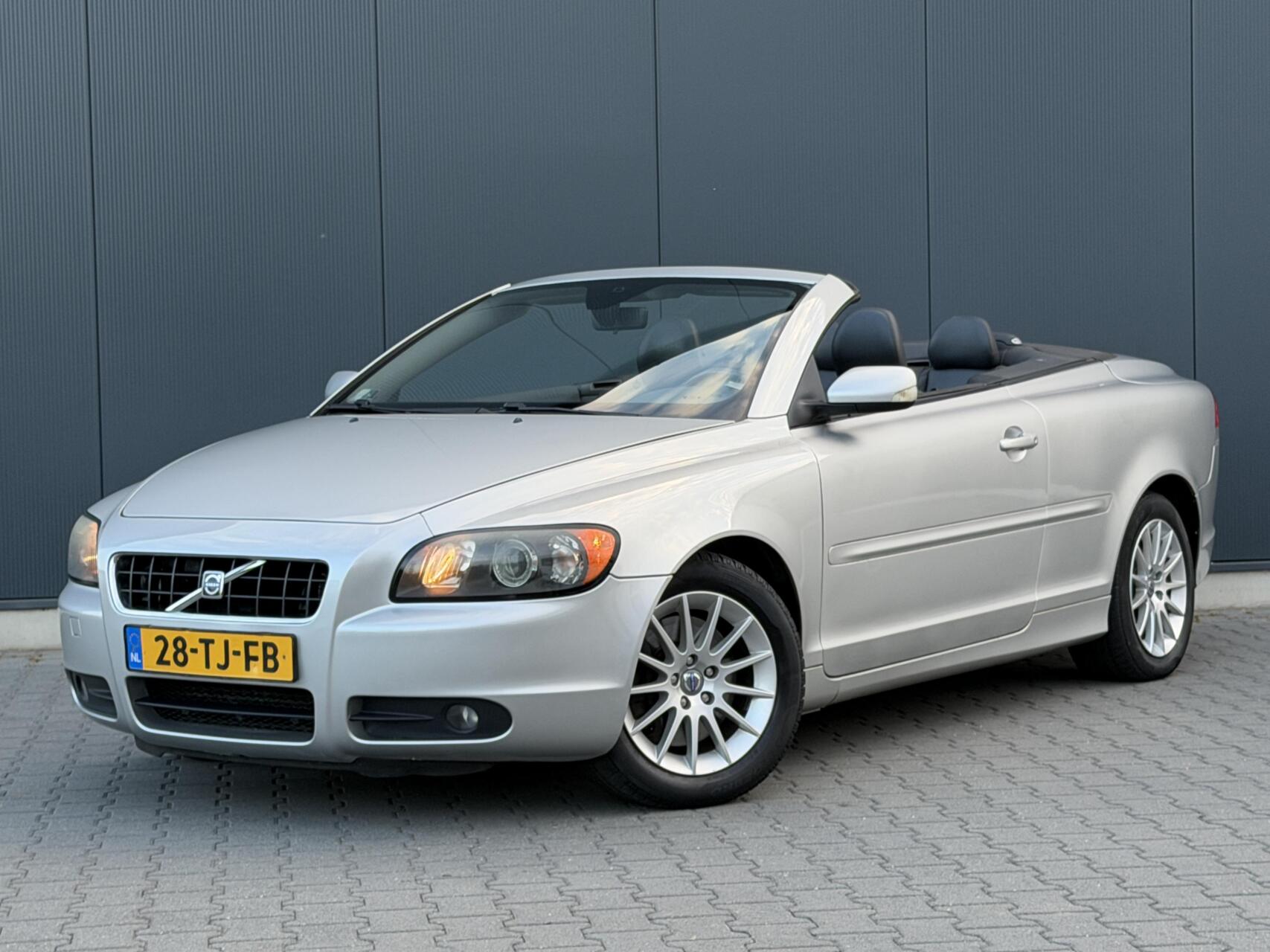 Volvo C70 2.5 T5 Summum Leder - Dynaudio - 3e Eigenaar 2006 - voorkant