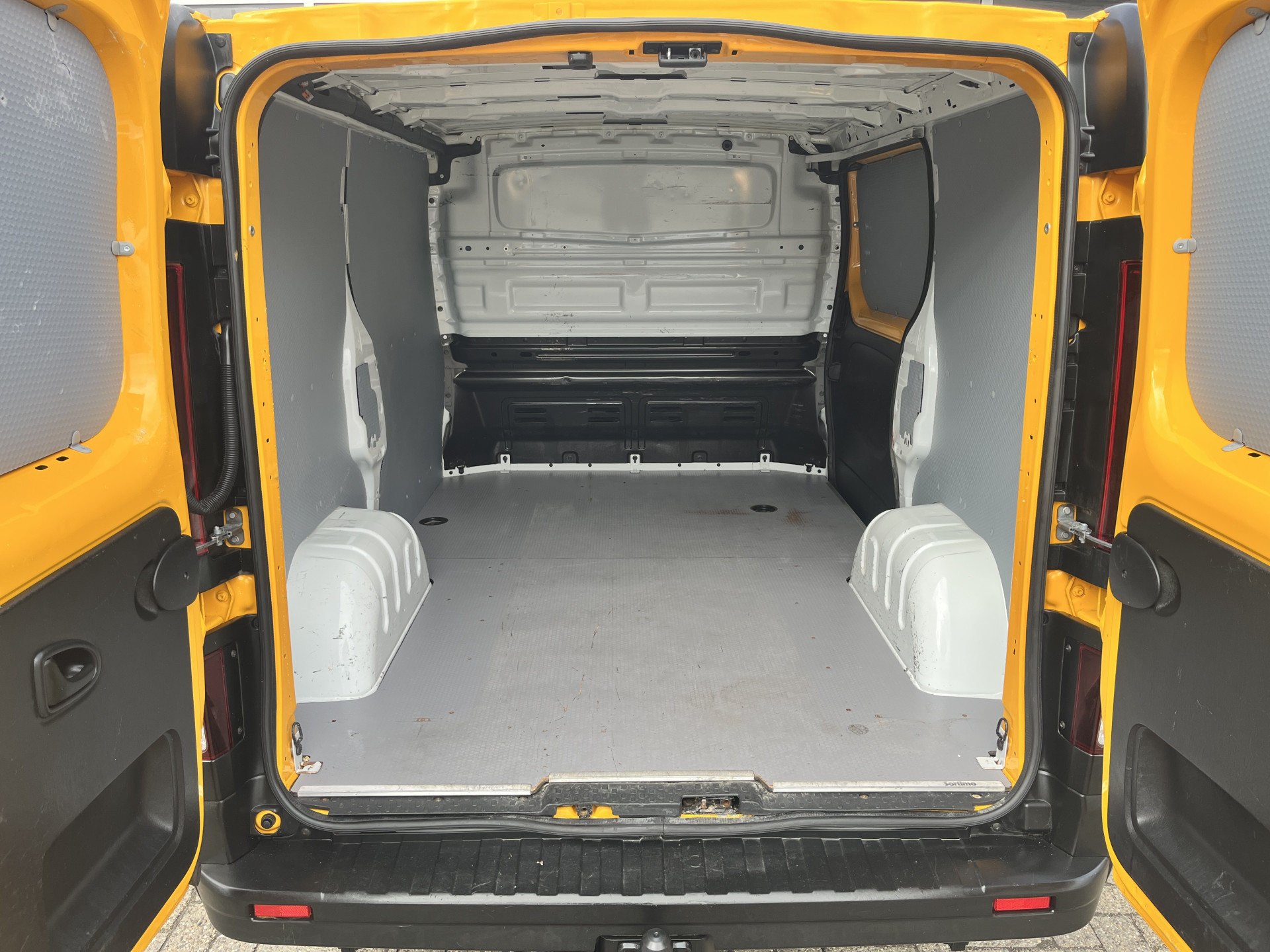 Foto van Opel Vivaro-b