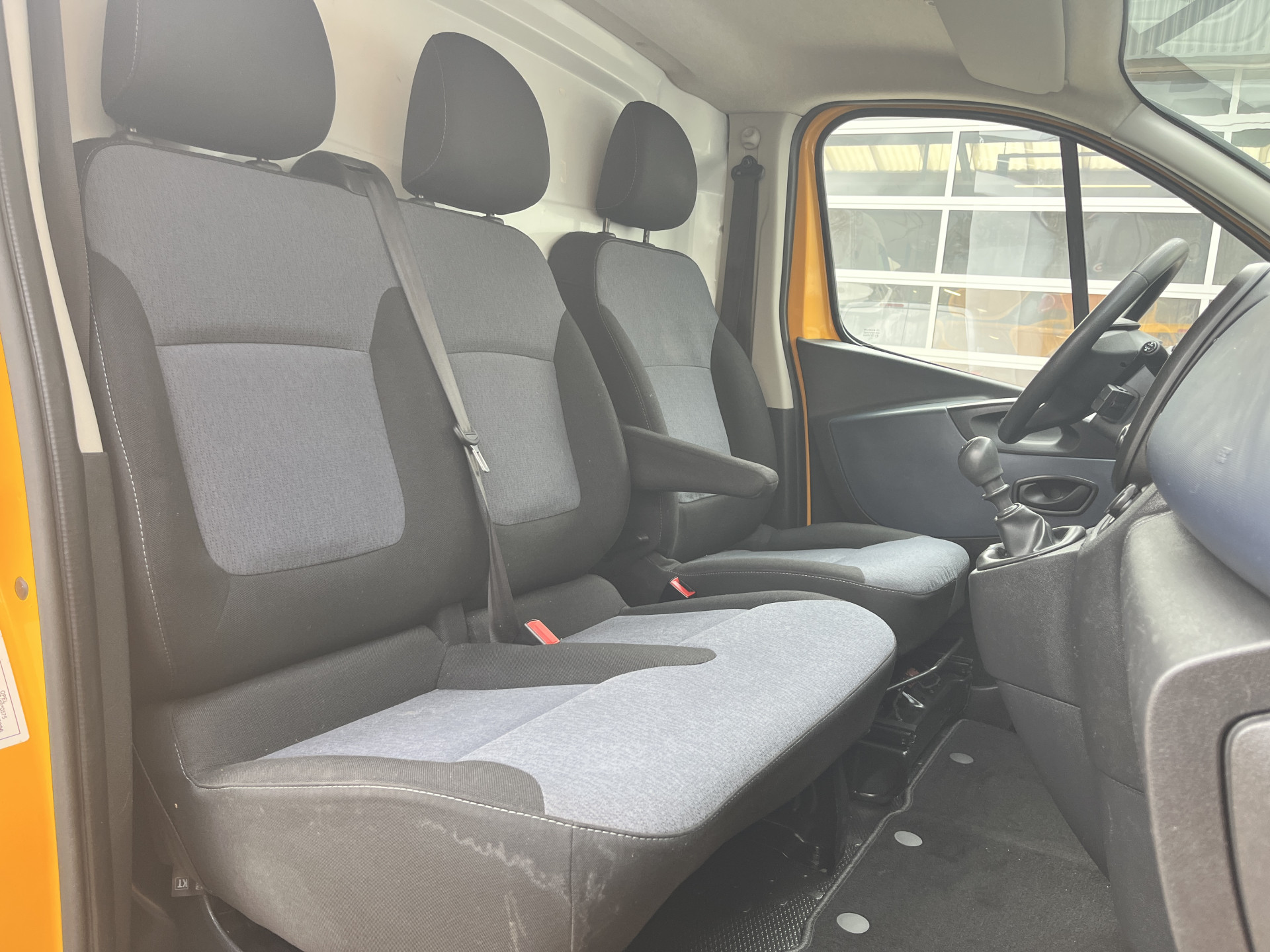 Foto van Opel Vivaro-b