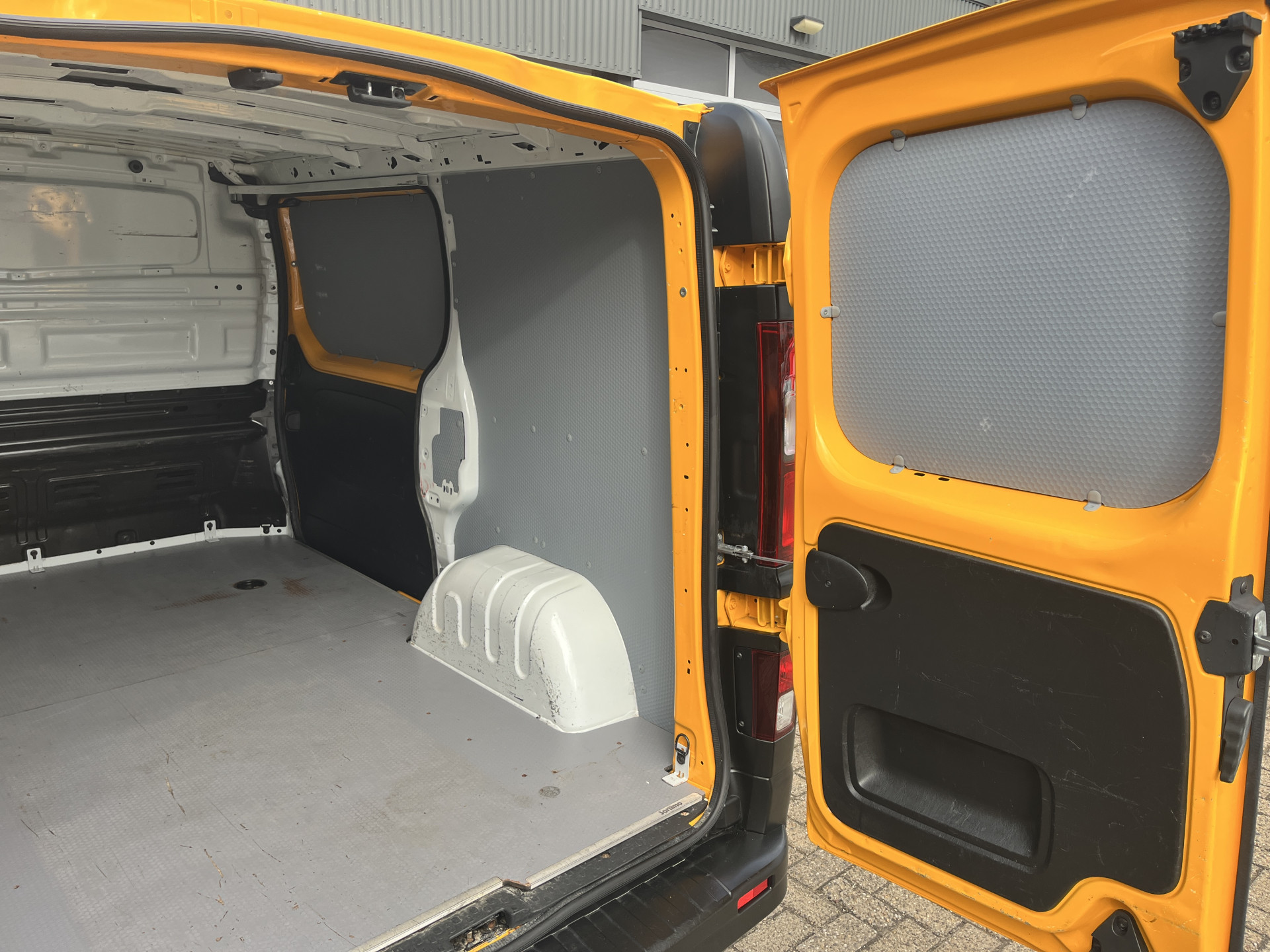 Foto van Opel Vivaro-b