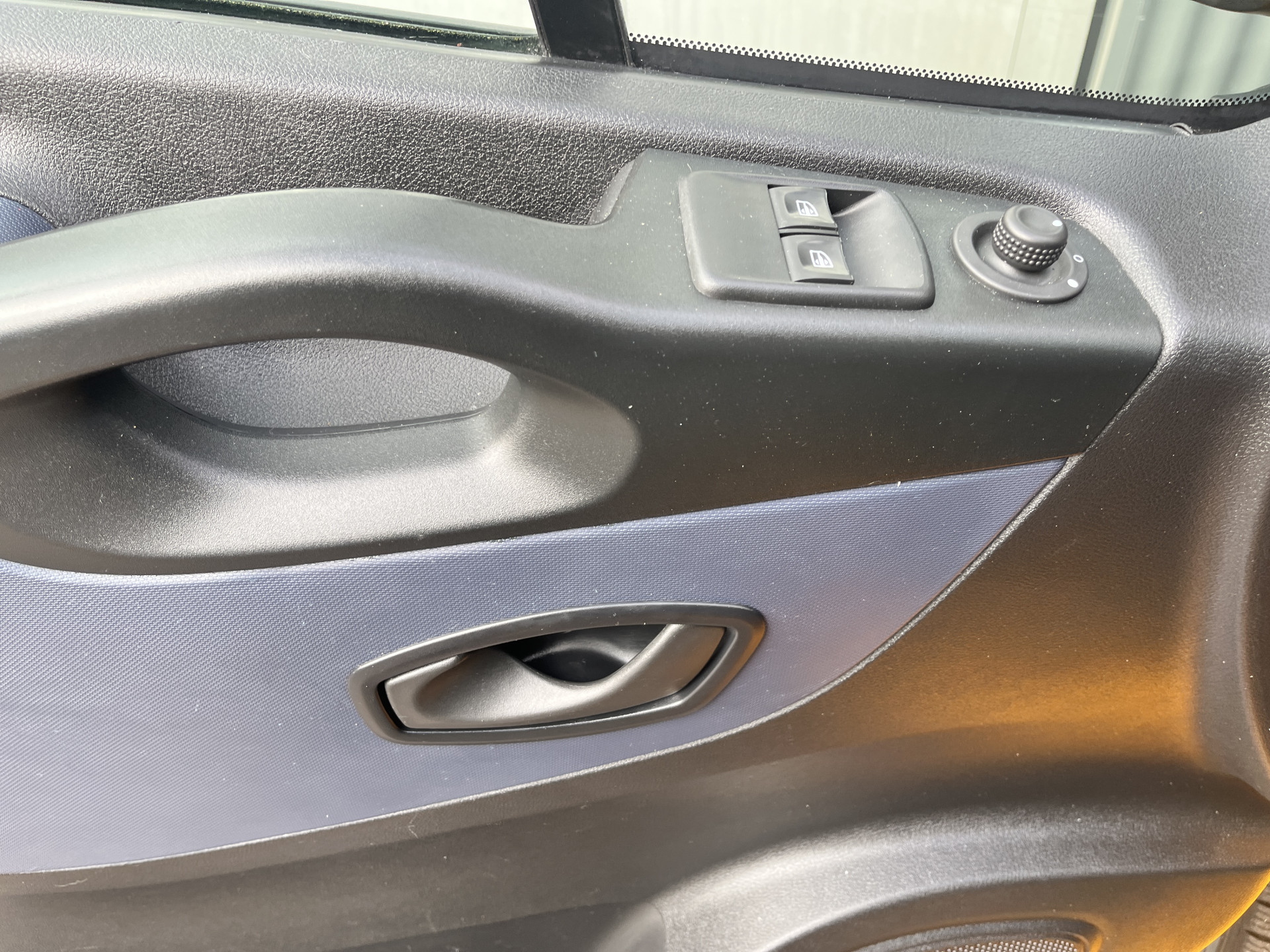 Foto van Opel Vivaro-b