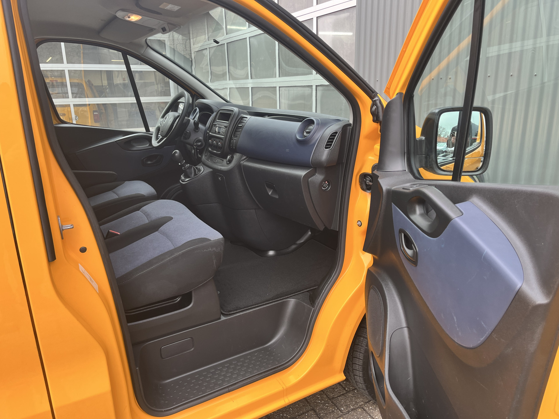 Foto van Opel Vivaro-b