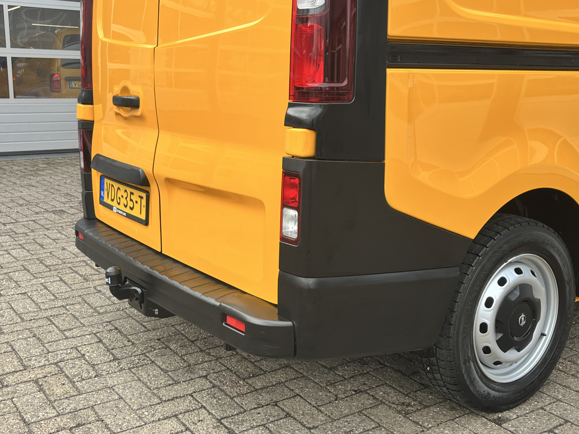 Foto van Opel Vivaro-b