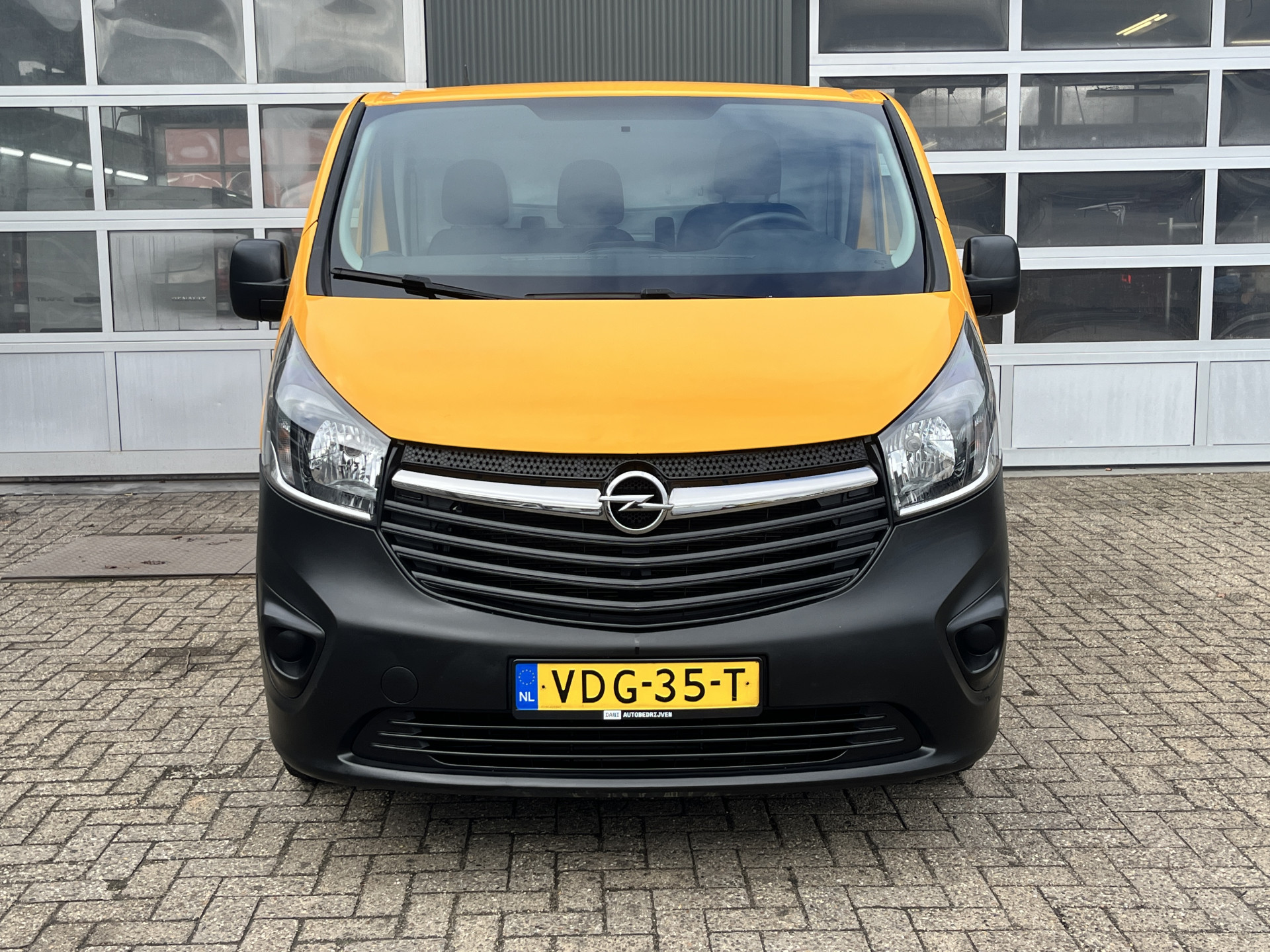 Foto van Opel Vivaro-b