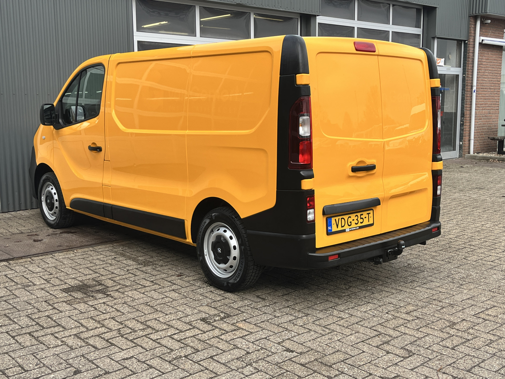 Foto van Opel Vivaro-b