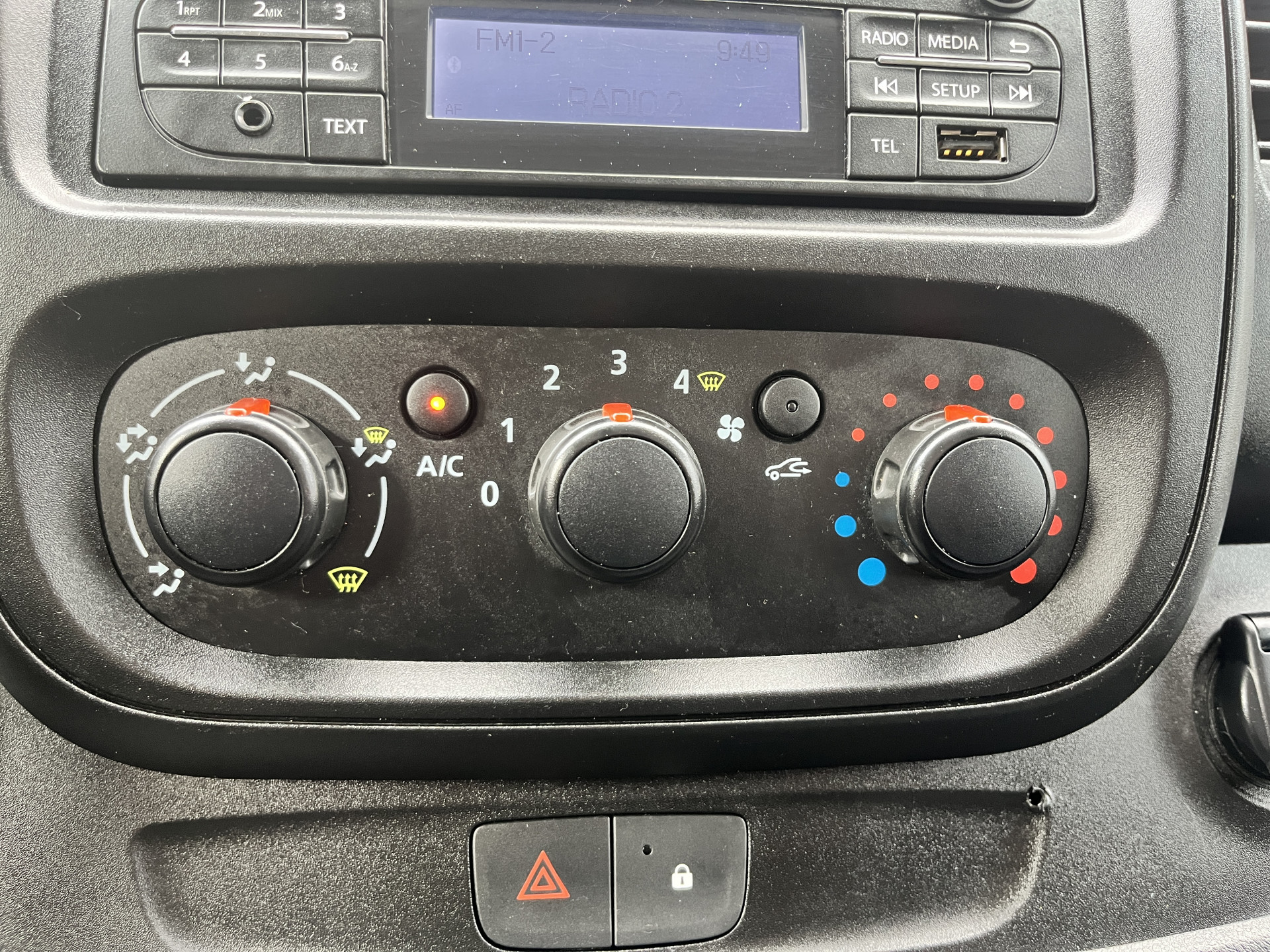 Foto van Opel Vivaro-b