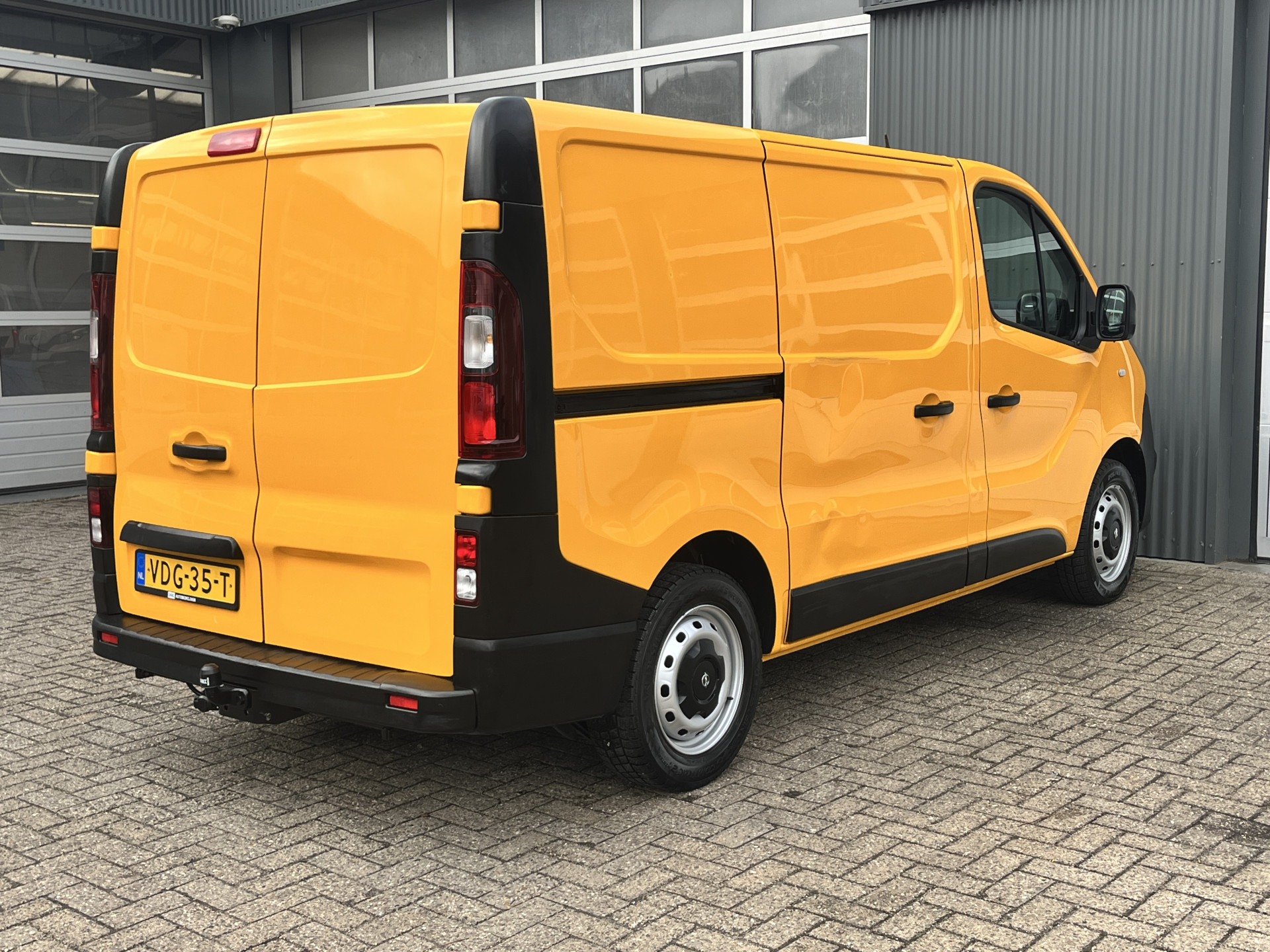 Foto van Opel Vivaro-b